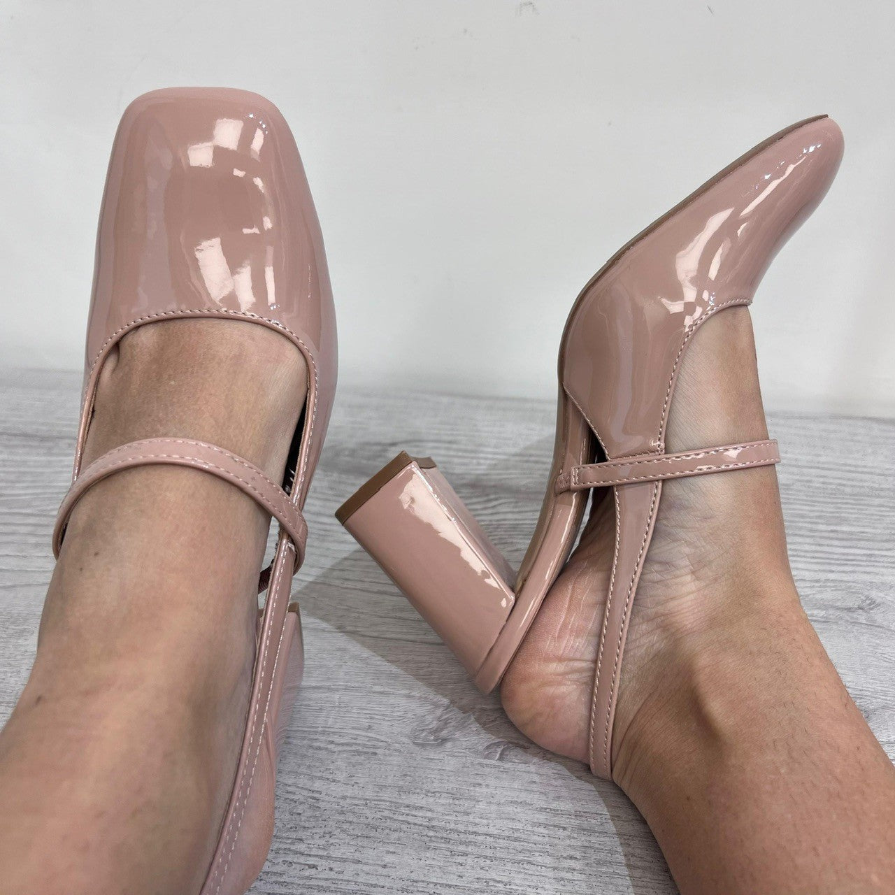 DèCOLLETè CONNY NUDE