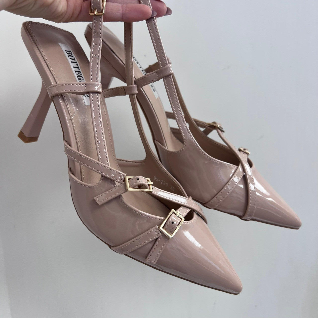 DèCOLLETè FATIMA NUDE