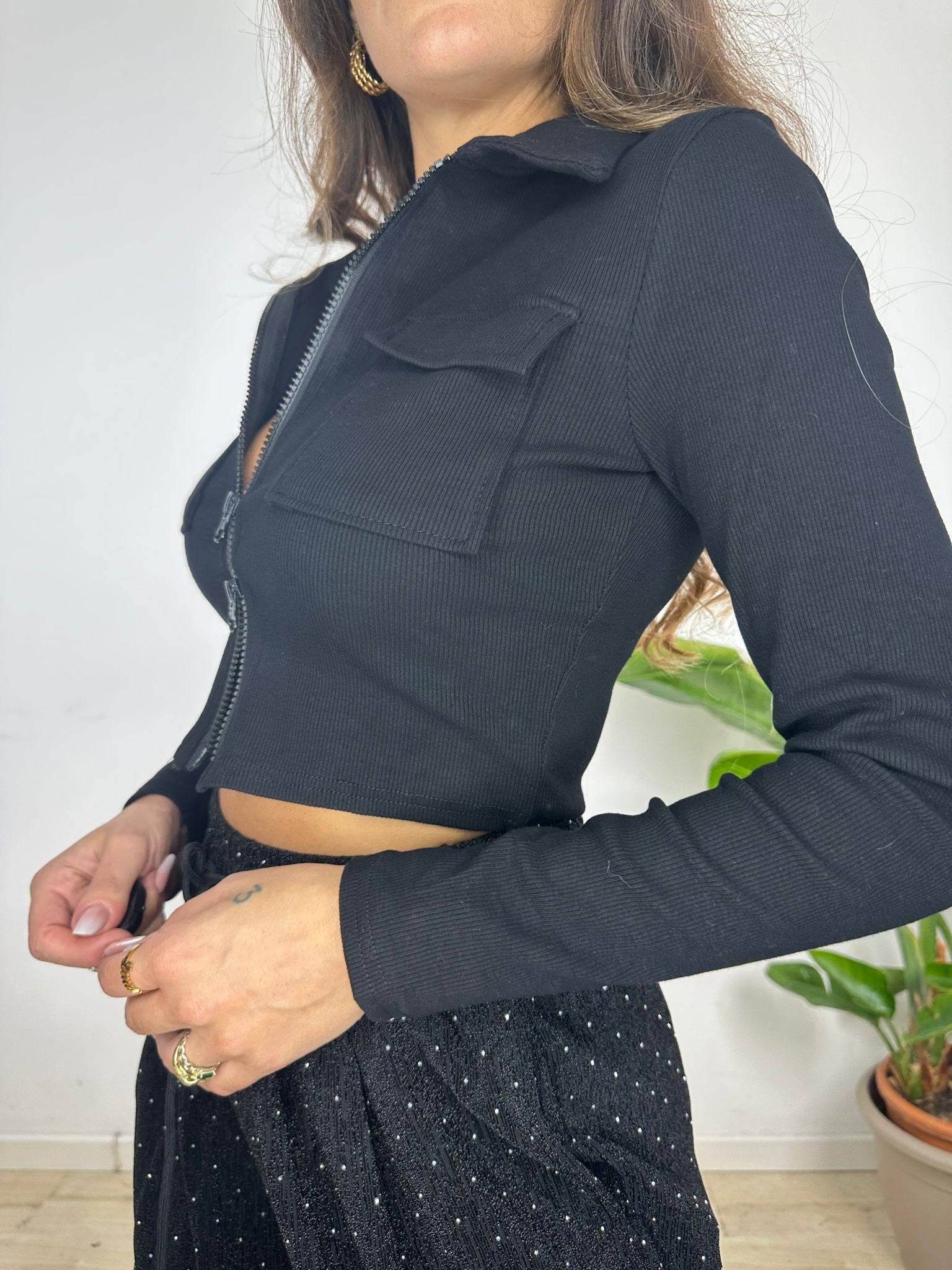 POLO CROP A COSTINE NERA