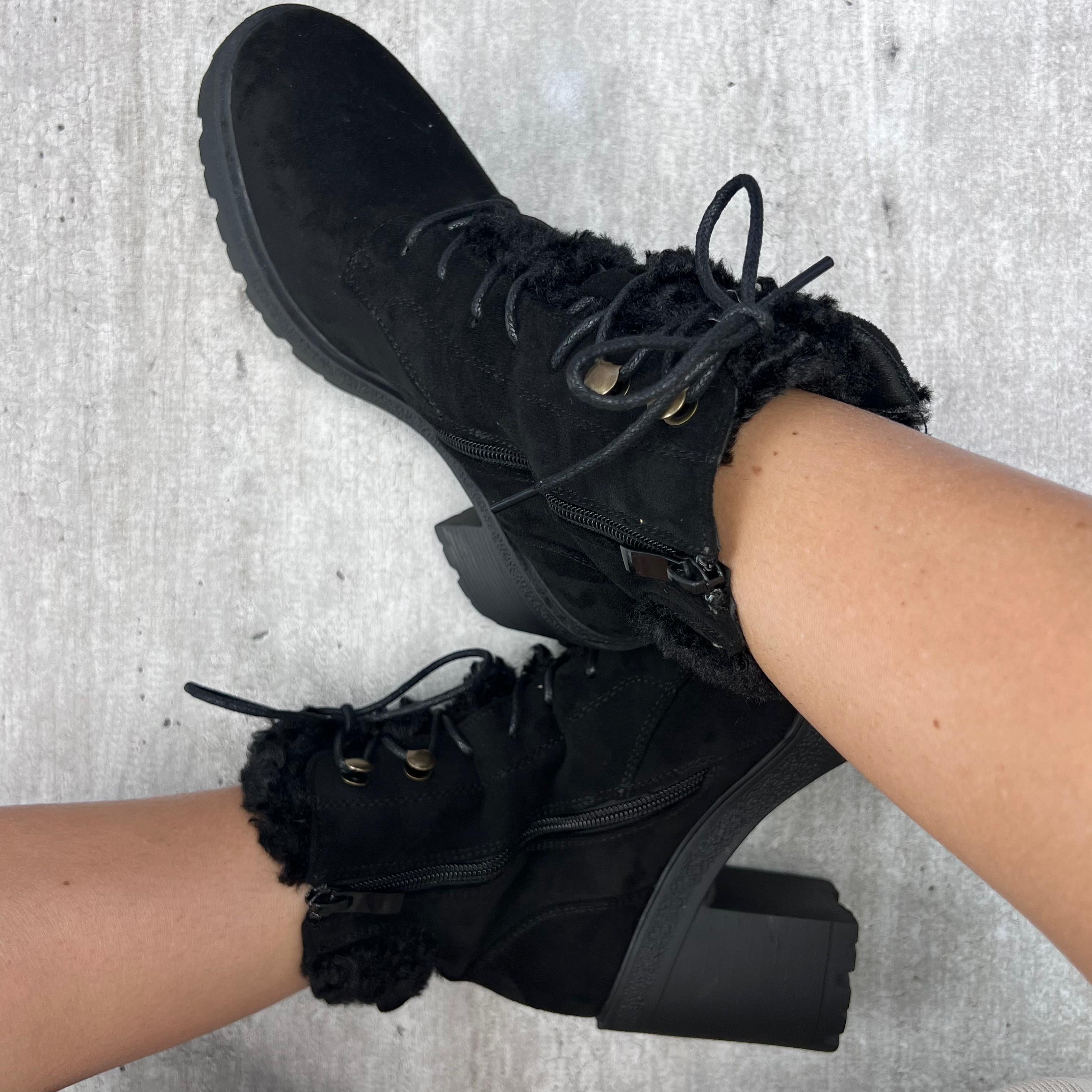 STIVALETTO STRINGATO NERO