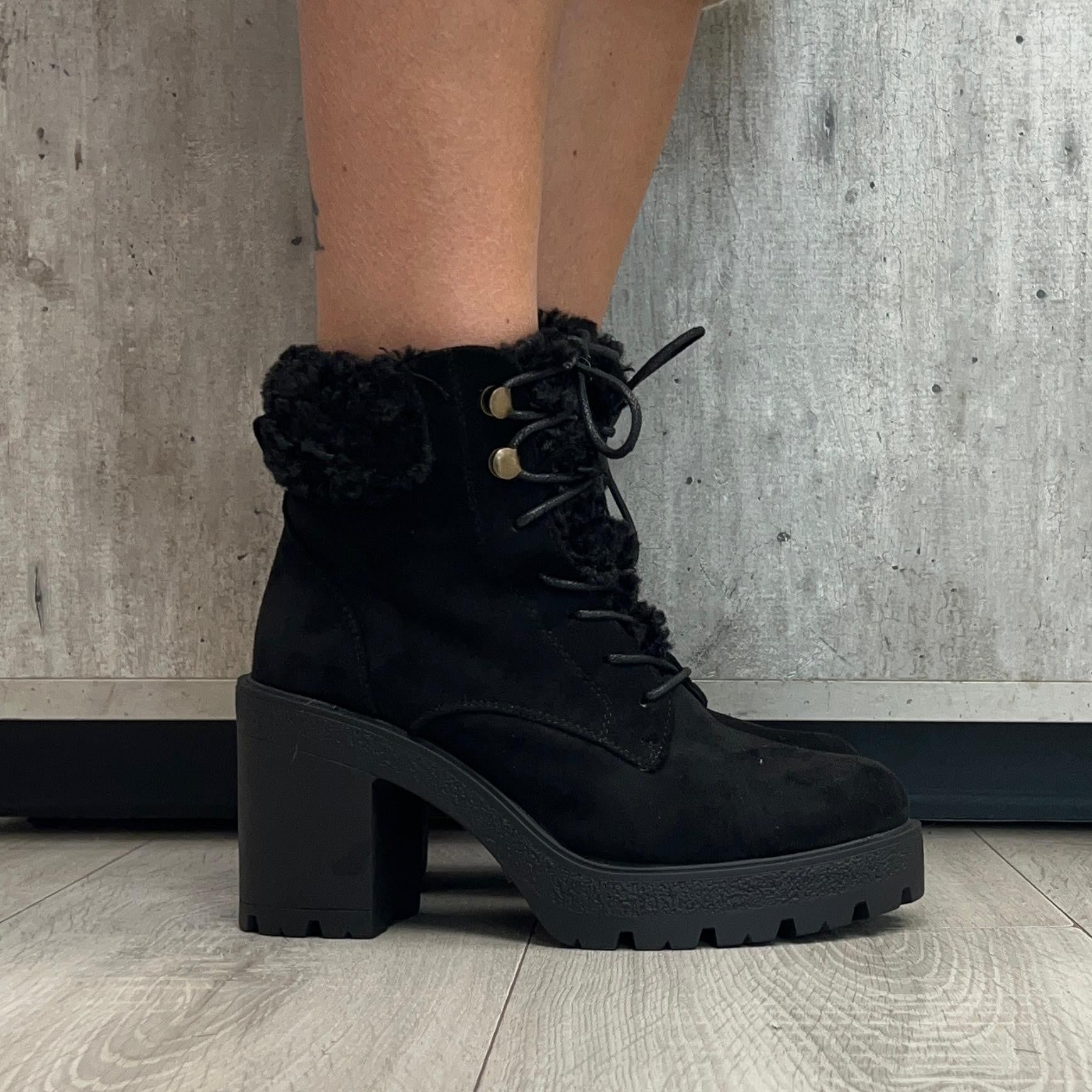 STIVALETTO STRINGATO NERO