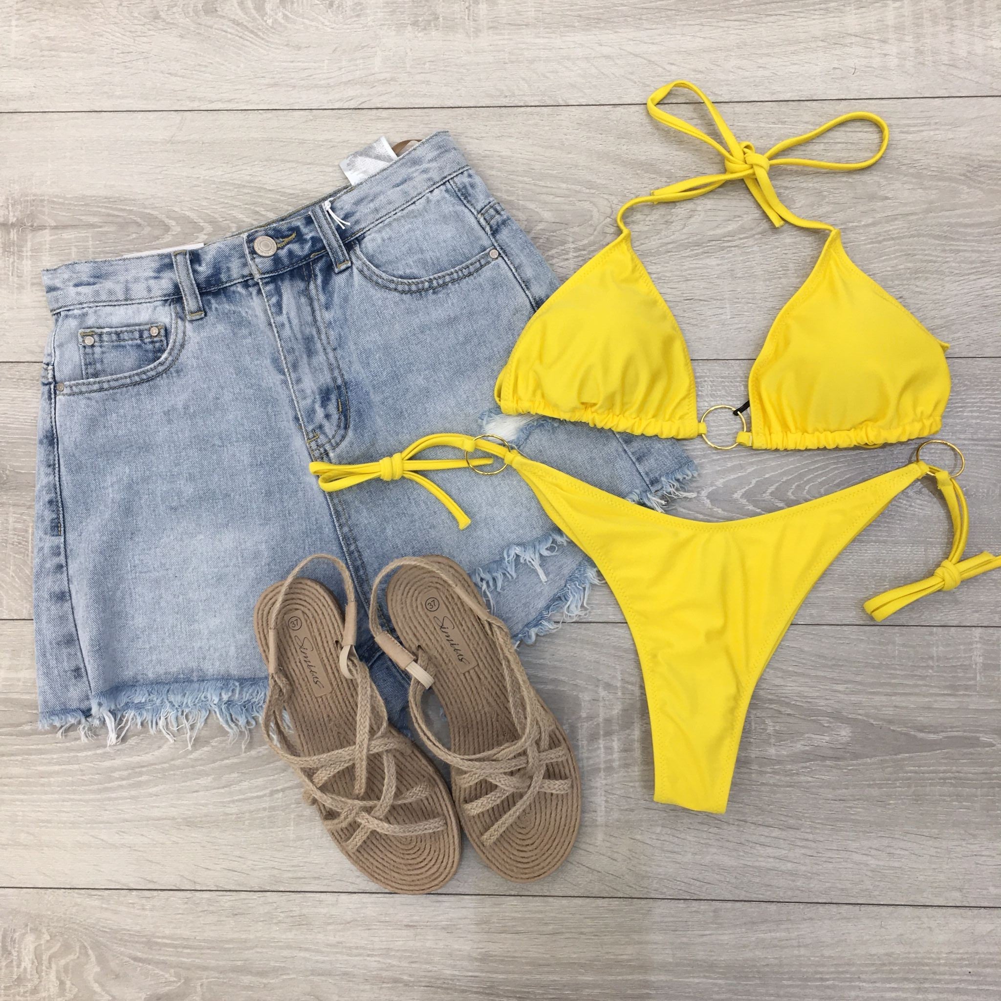 COSTUME TRIANGOLO GIALLO