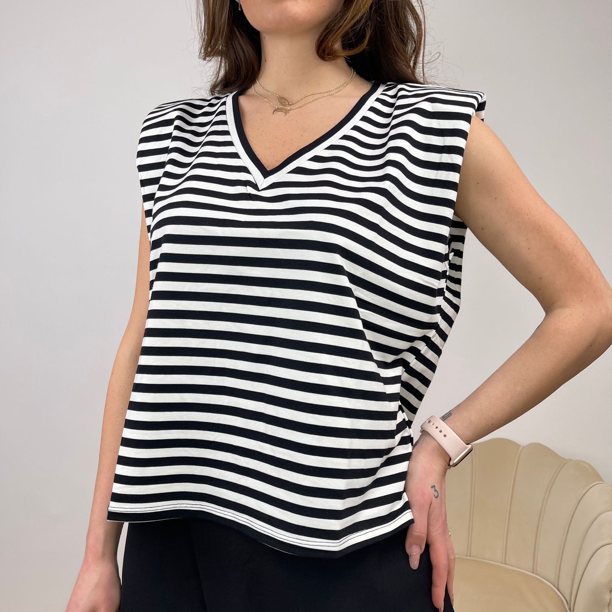 SHIRT CON SPALLINE A RIGHE