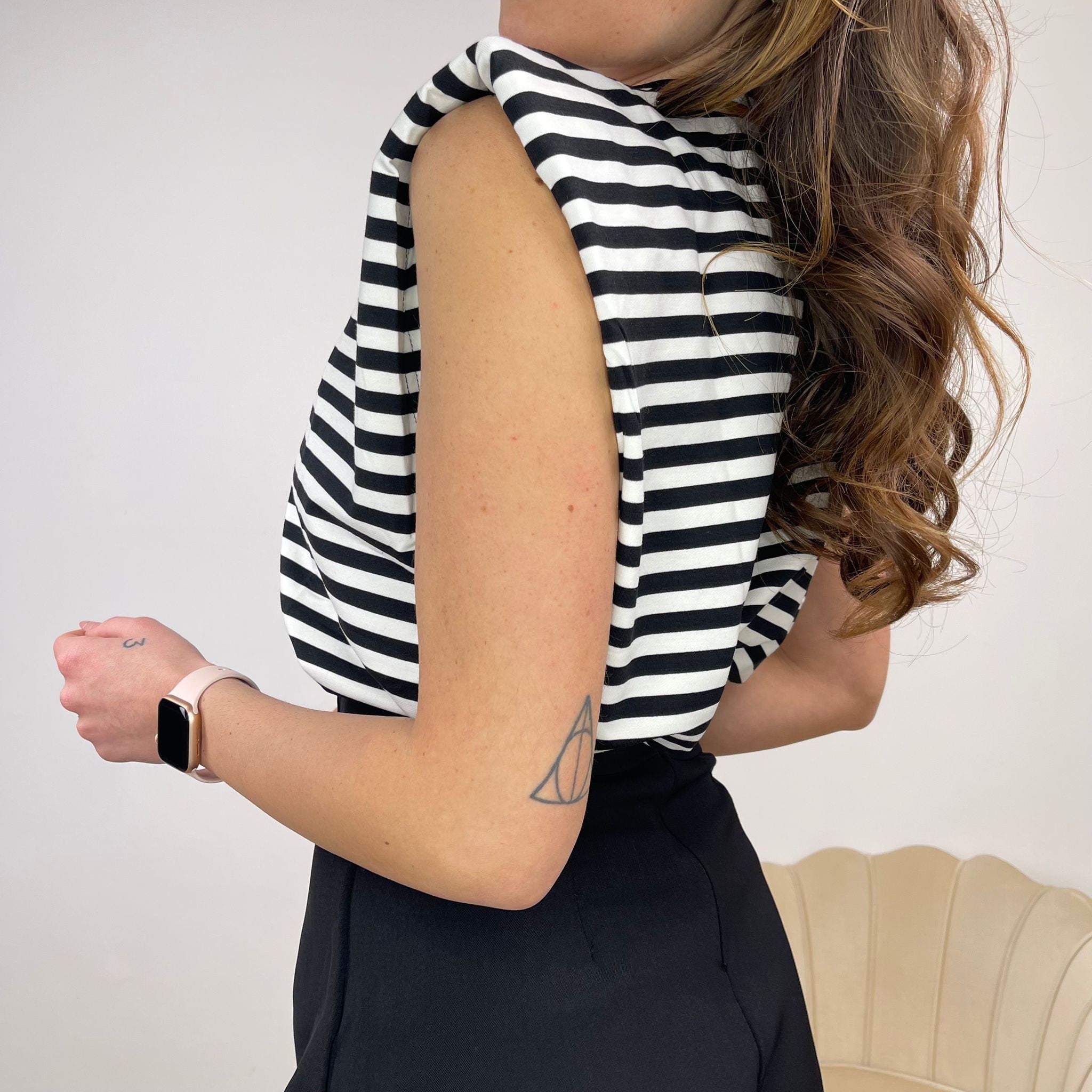 SHIRT CON SPALLINE A RIGHE