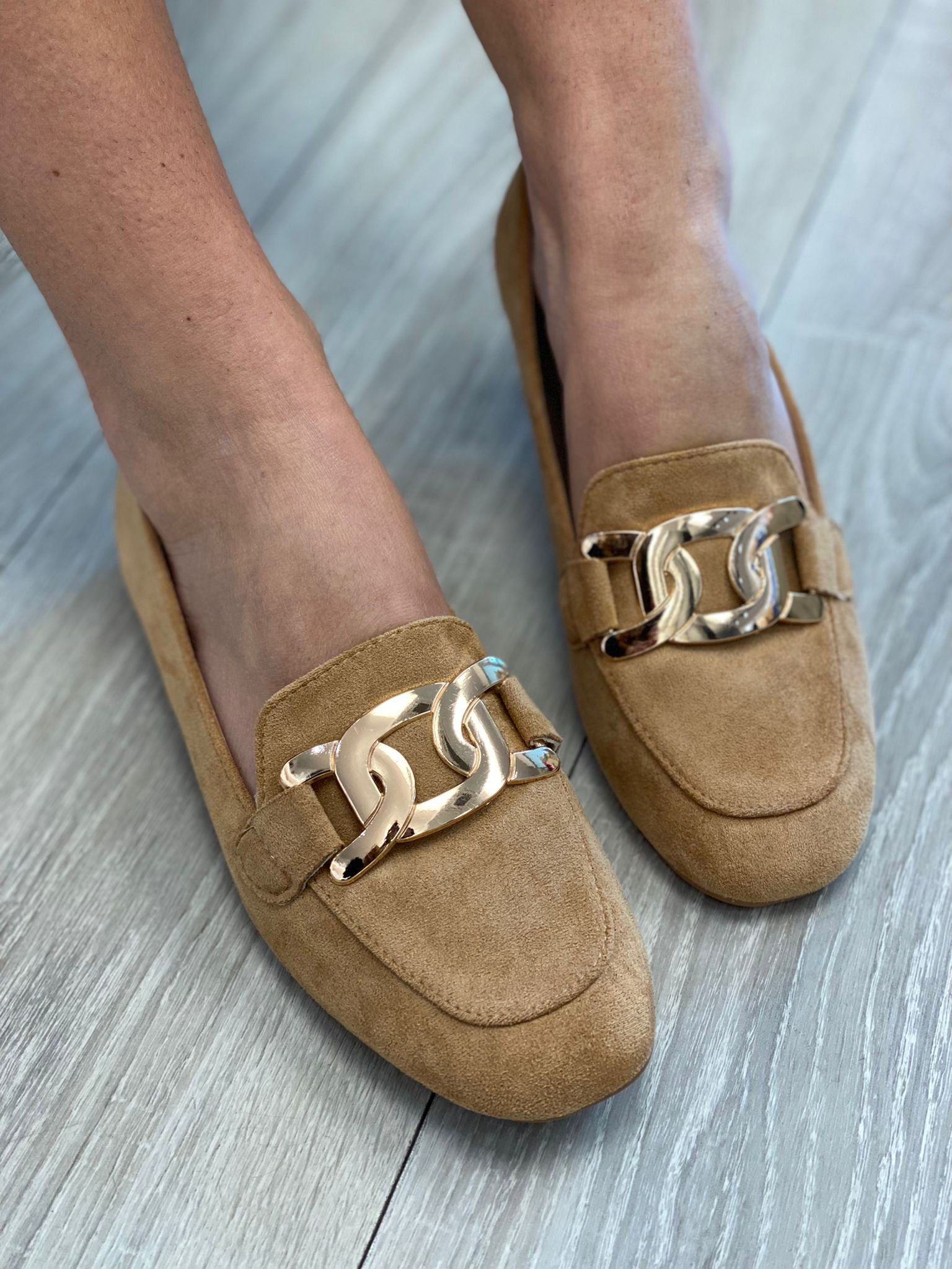 MOCASSINO CON CATENA CAMEL