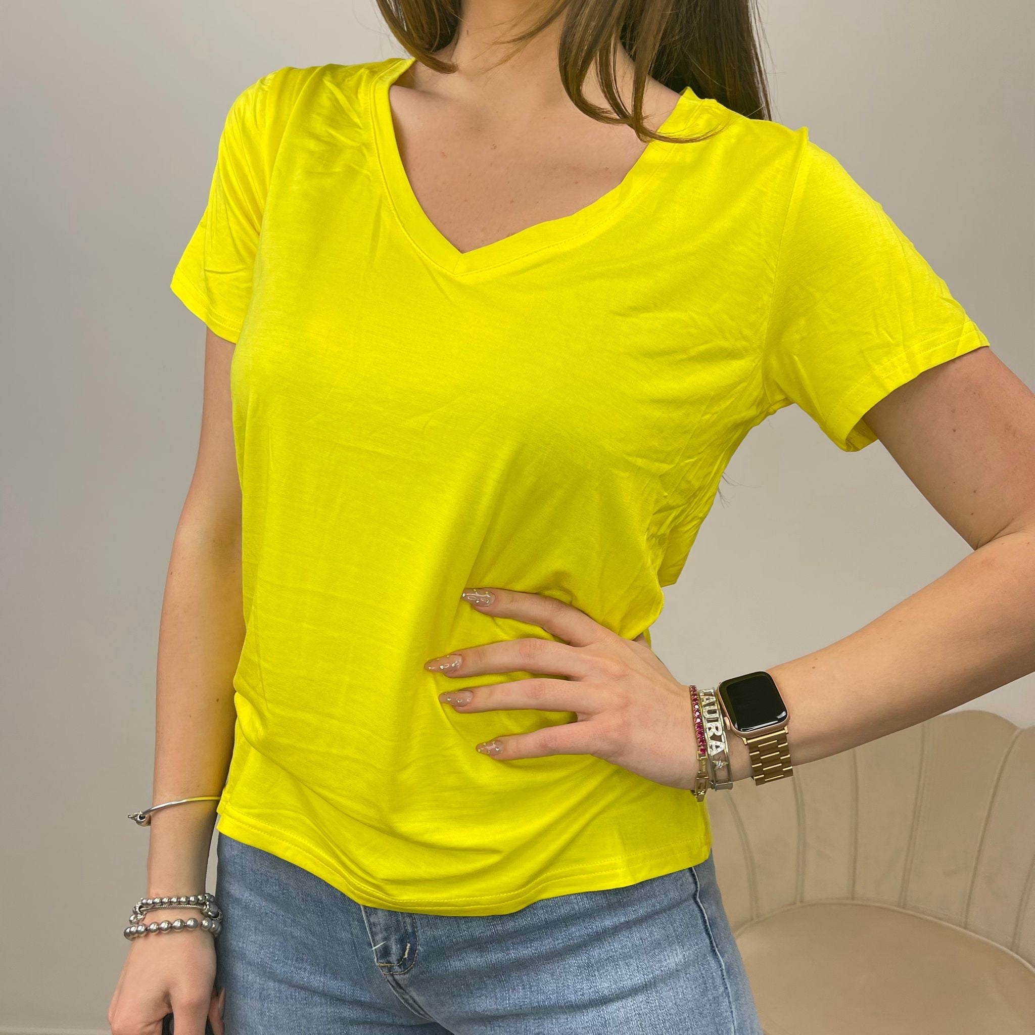 T-SHIRT SCOLLO A "V" GIALLA