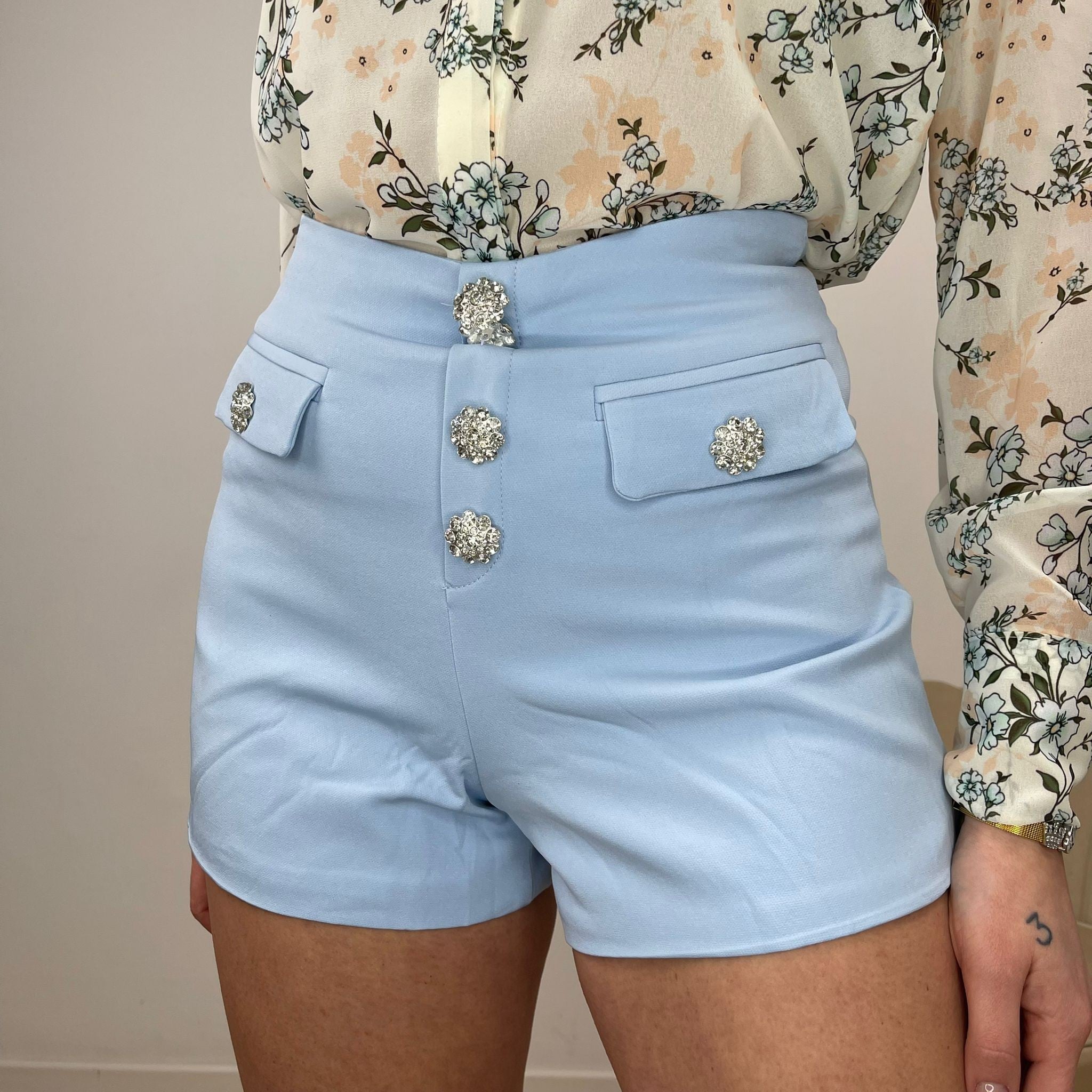 SHORT CON BOTTONI AZZURRO