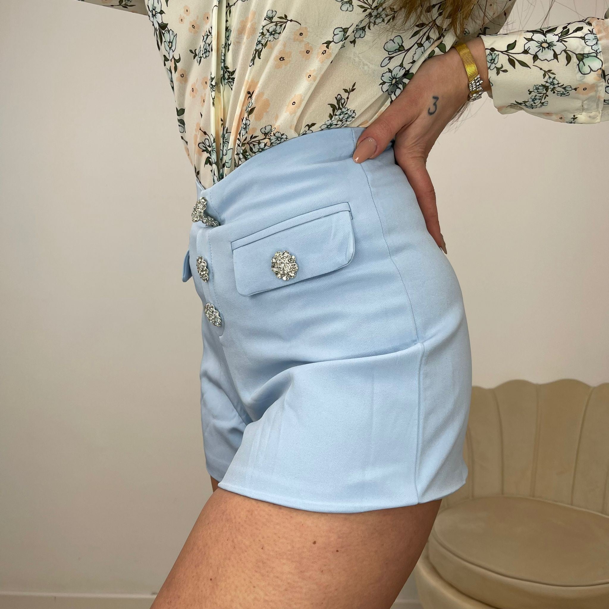 SHORT CON BOTTONI AZZURRO