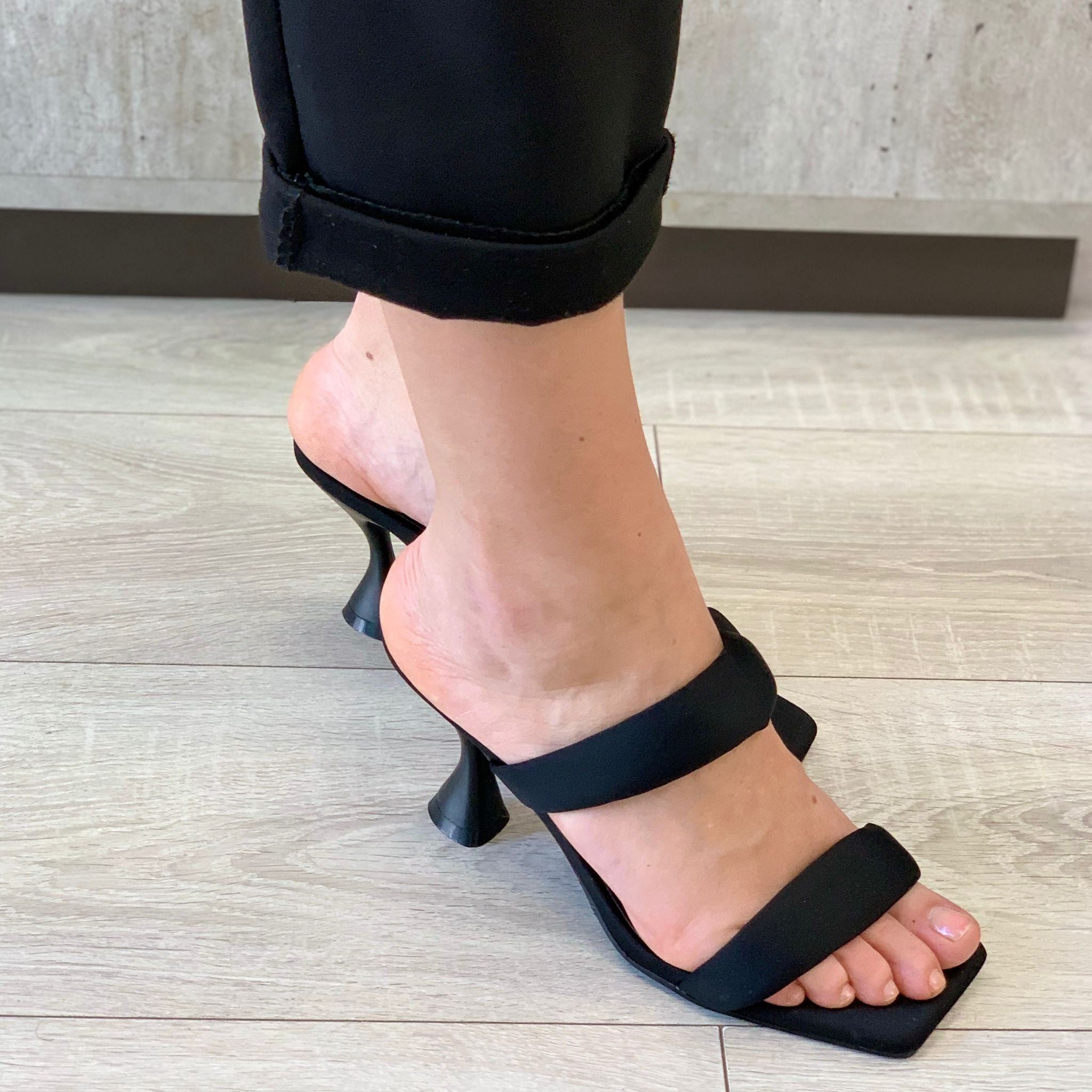 SANDALO FASCE IN TESSUTO NERO