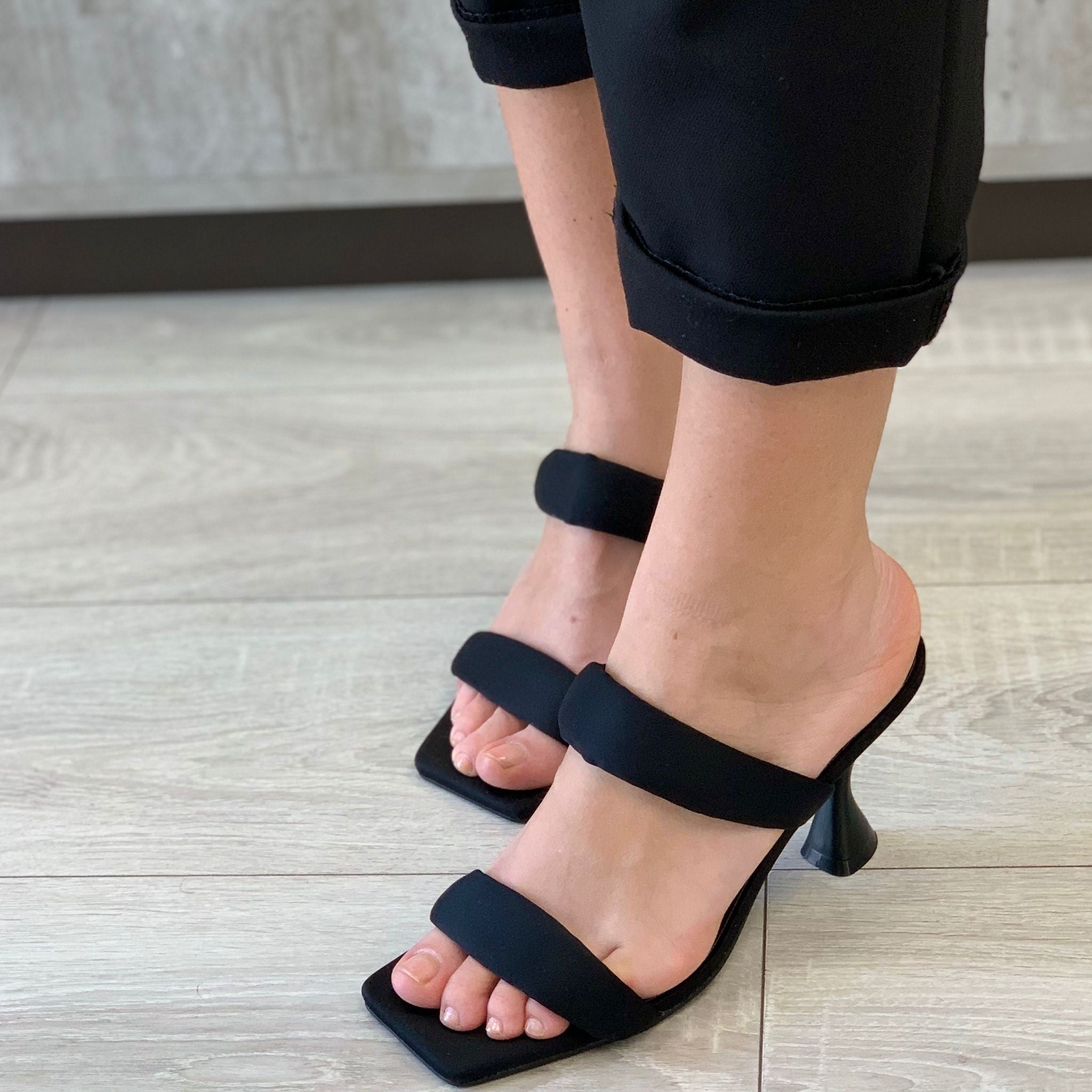 SANDALO FASCE IN TESSUTO NERO