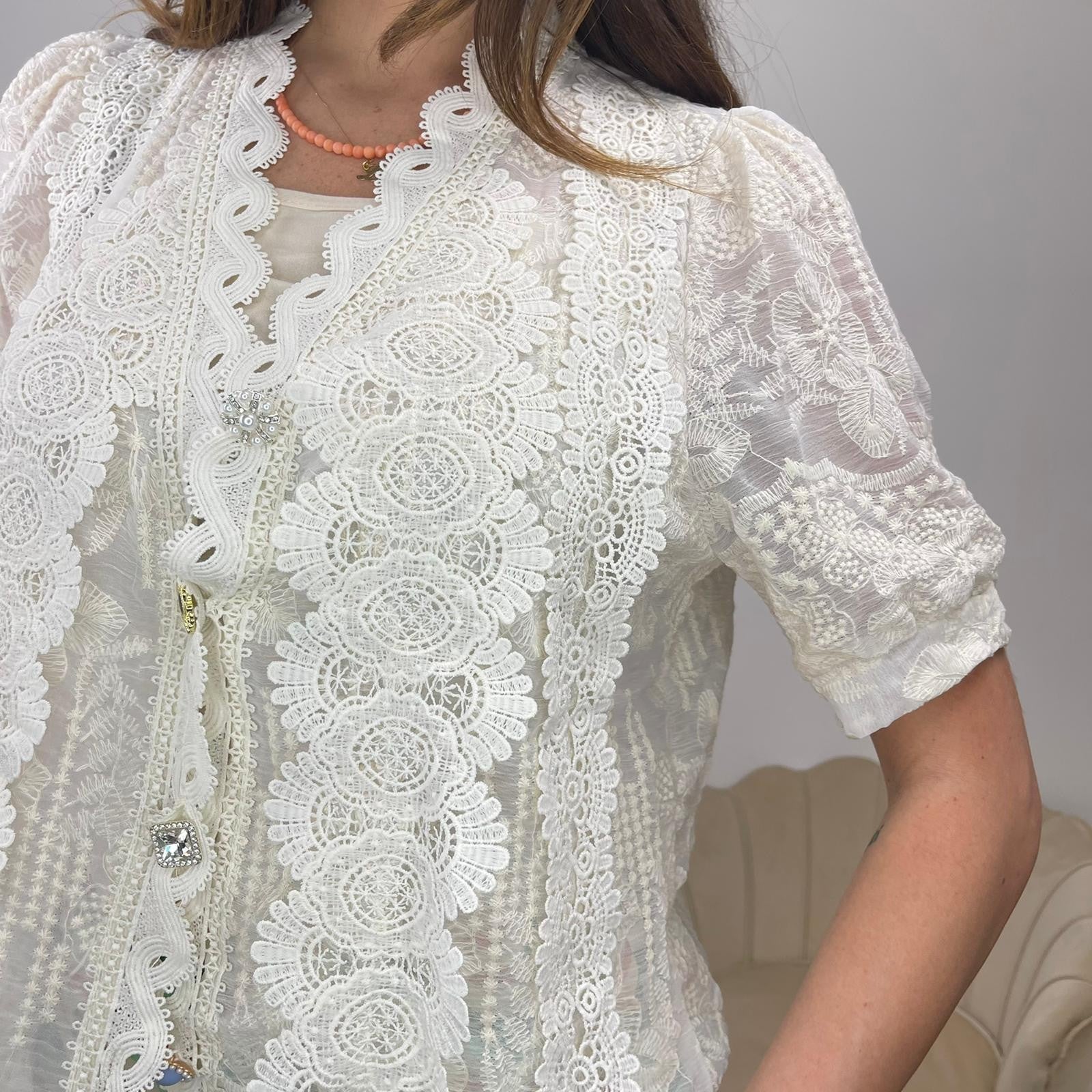 CAMICIA CON MERLETTO BEIGE