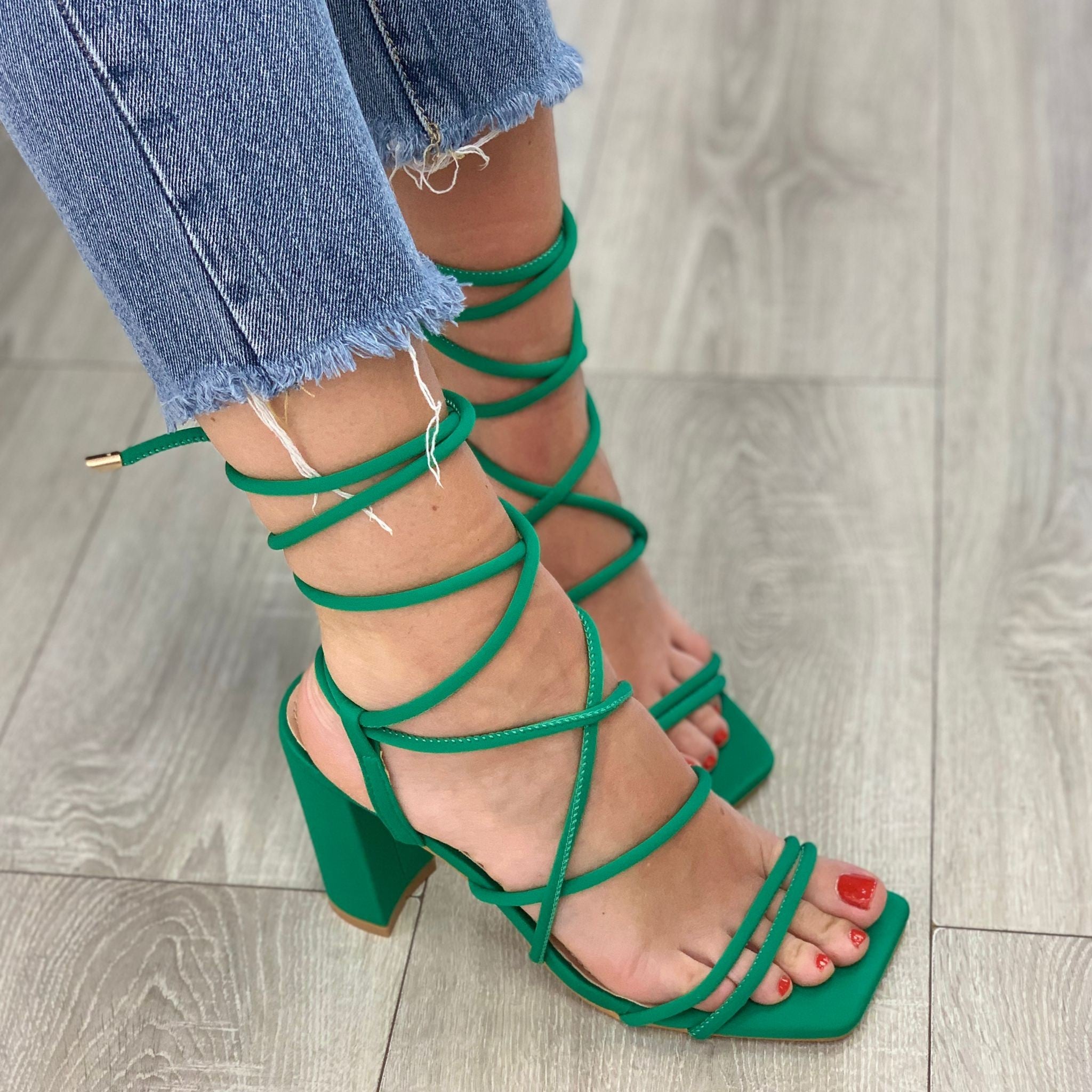 SANDALO STRINGATO VERDE