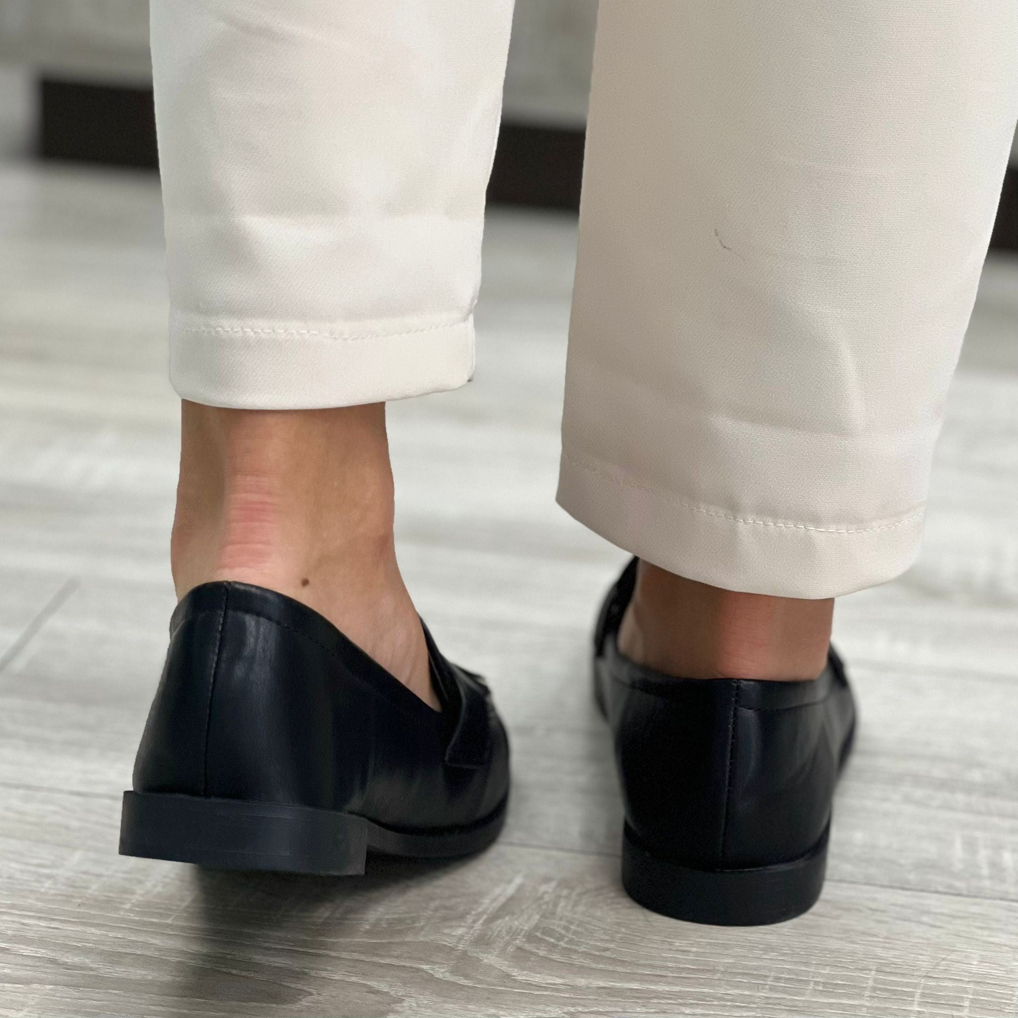 MOCASSINI CON NAPPE NERI