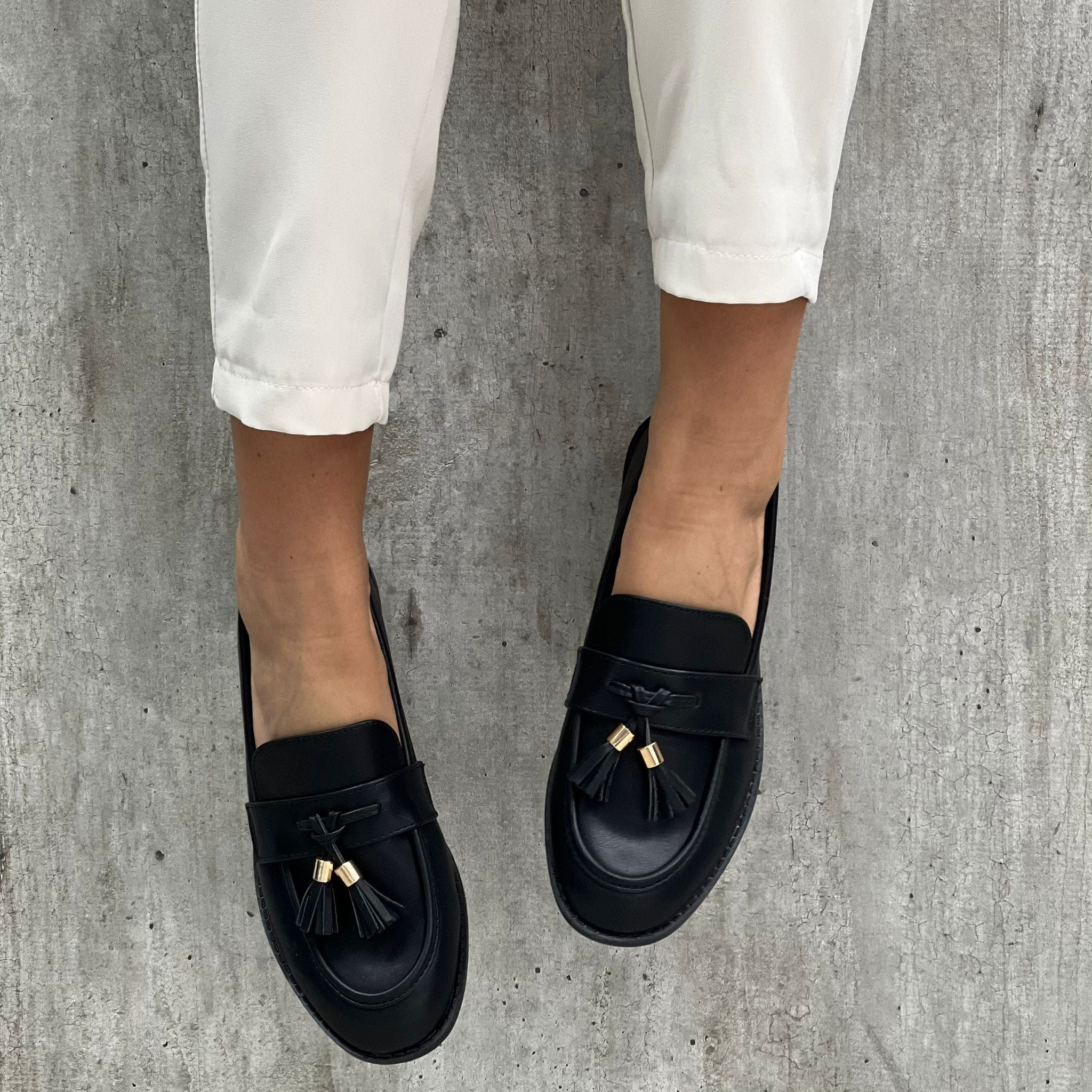 MOCASSINI CON NAPPE NERI