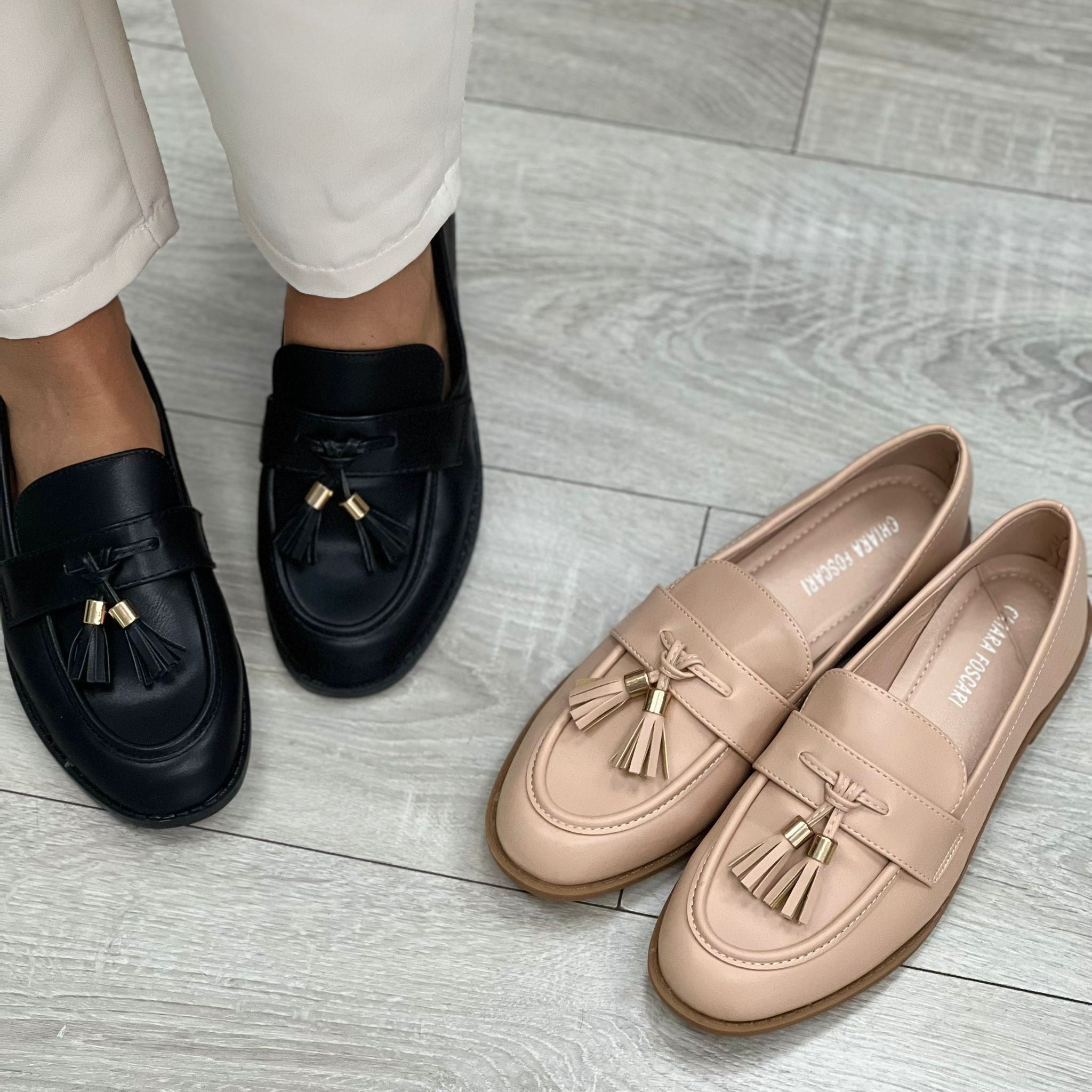 MOCASSINI CON NAPPE NERI