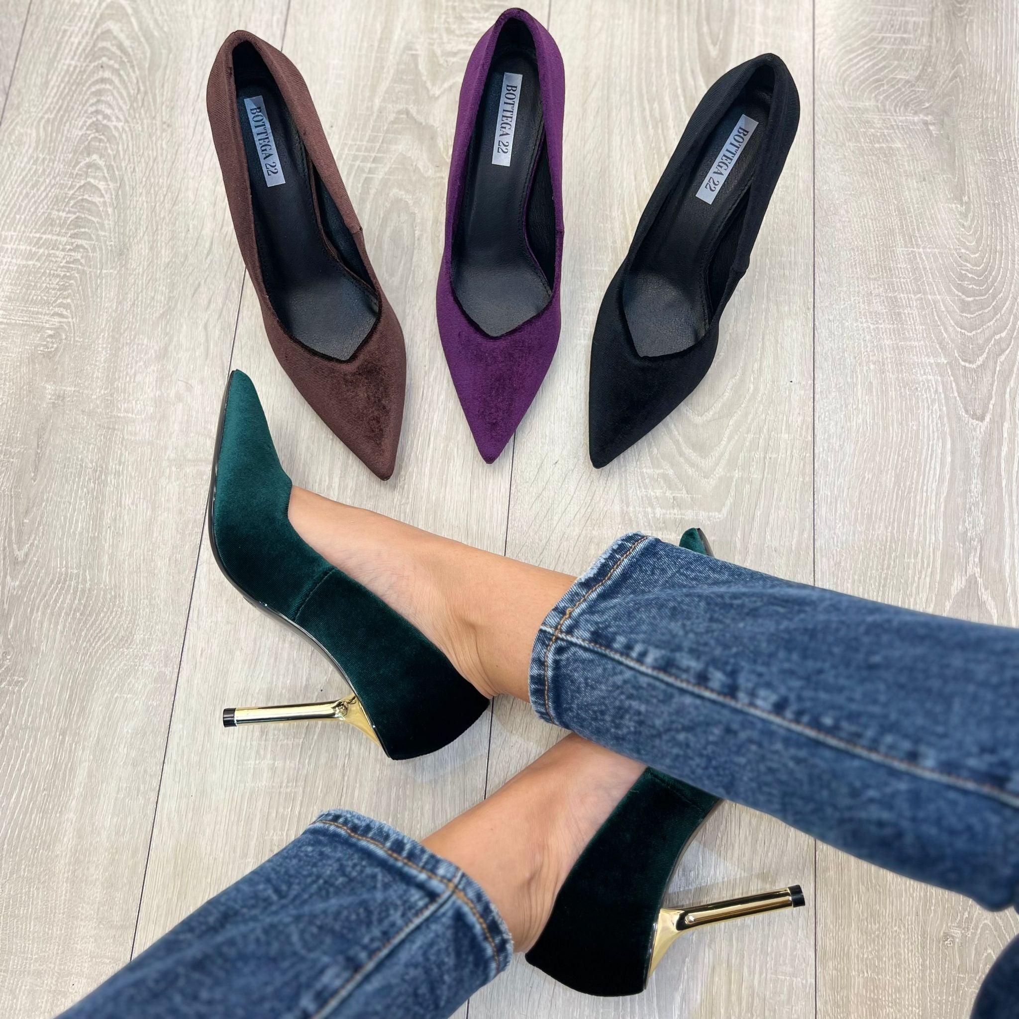 DÉCOLLETÉ IN VELLUTO NERO