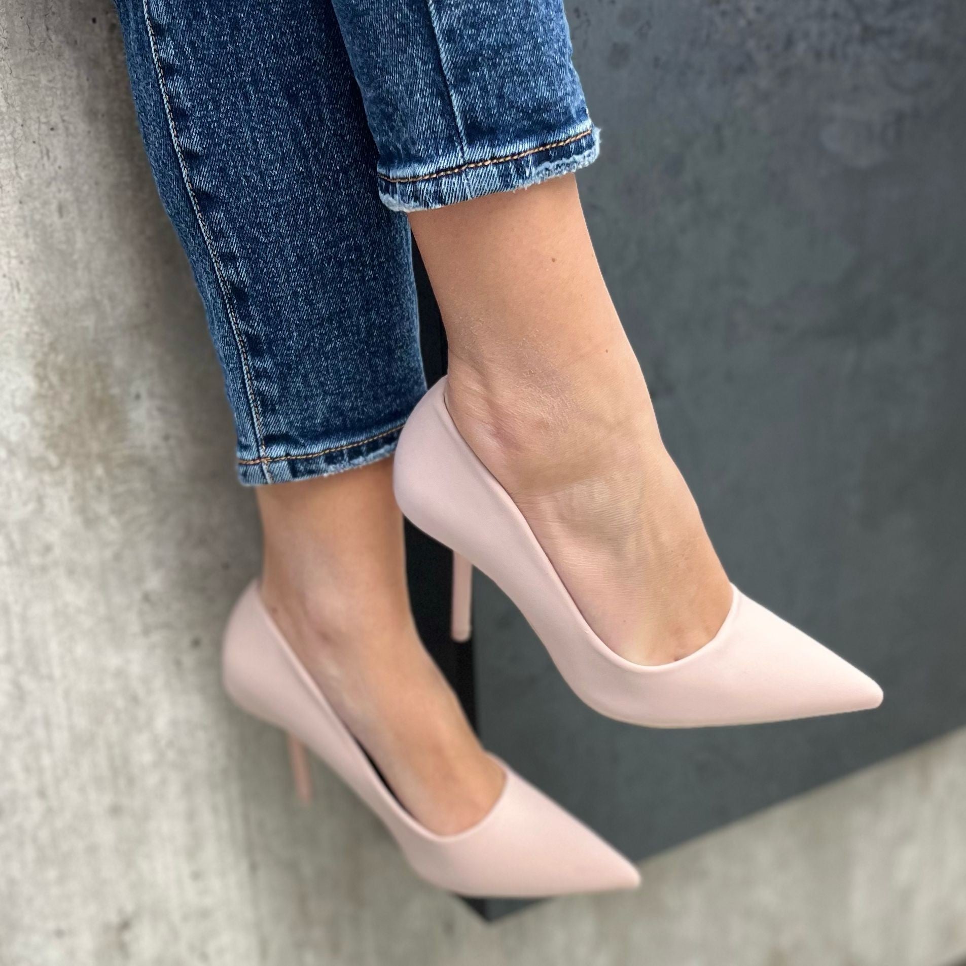 DÉCOLLETÉ SATIN NUDE