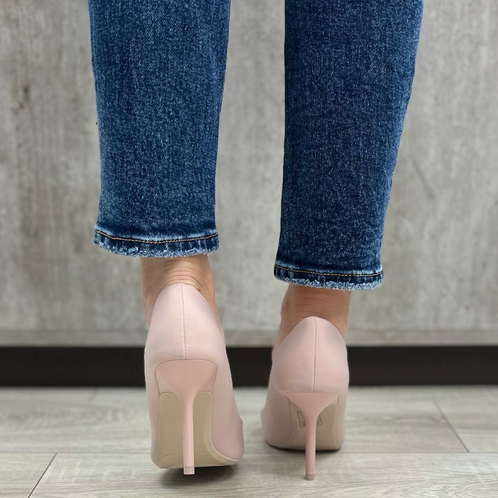 DÉCOLLETÉ SATIN NUDE