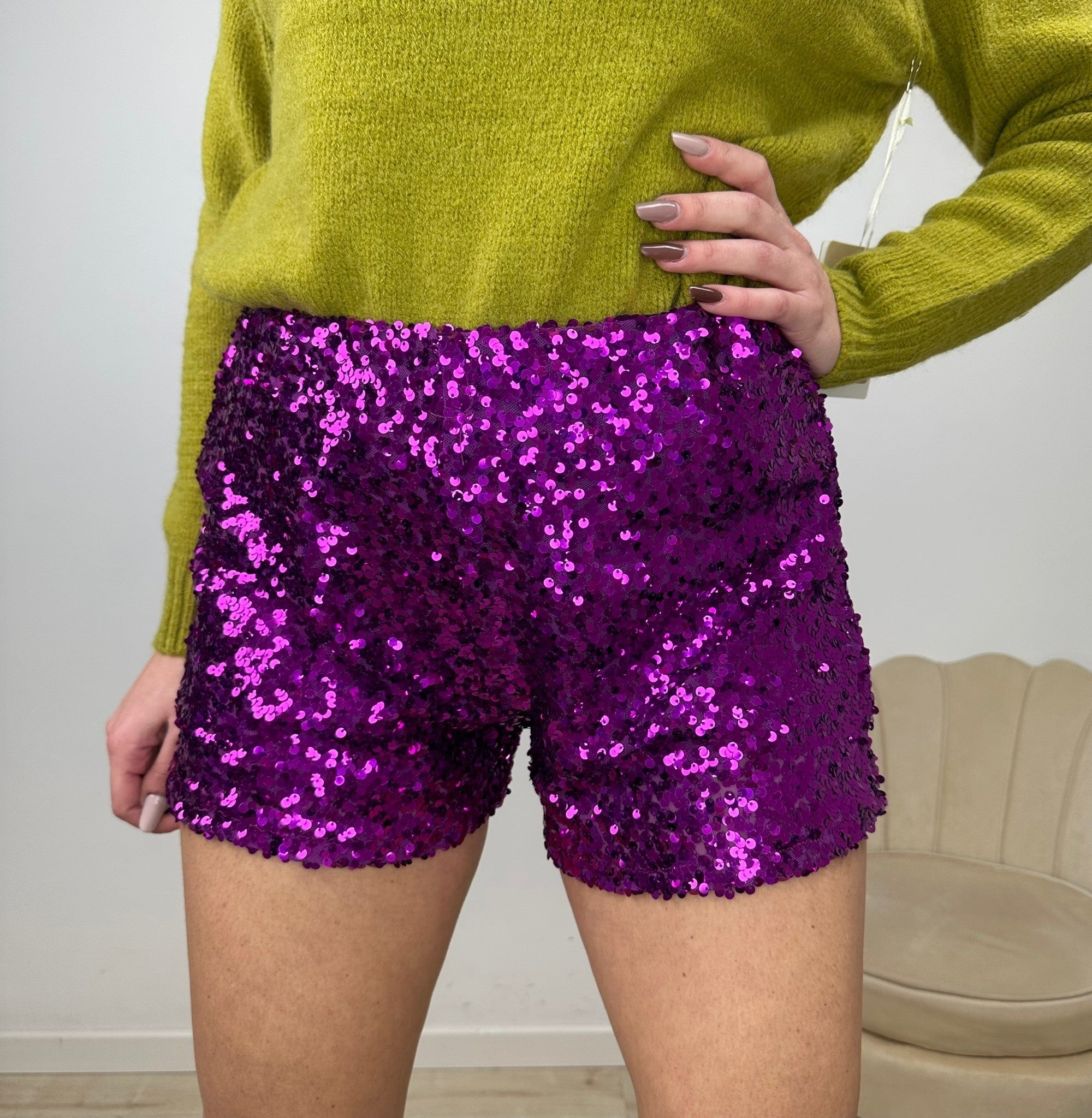 SHORT CON PAILLETTES VIOLA