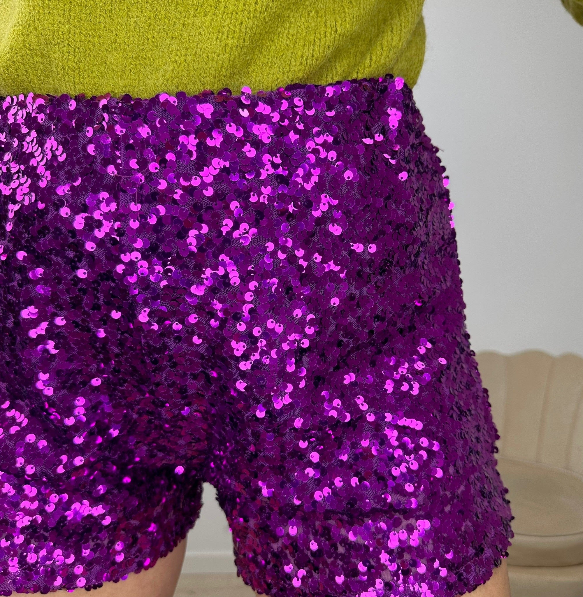 SHORT CON PAILLETTES VIOLA