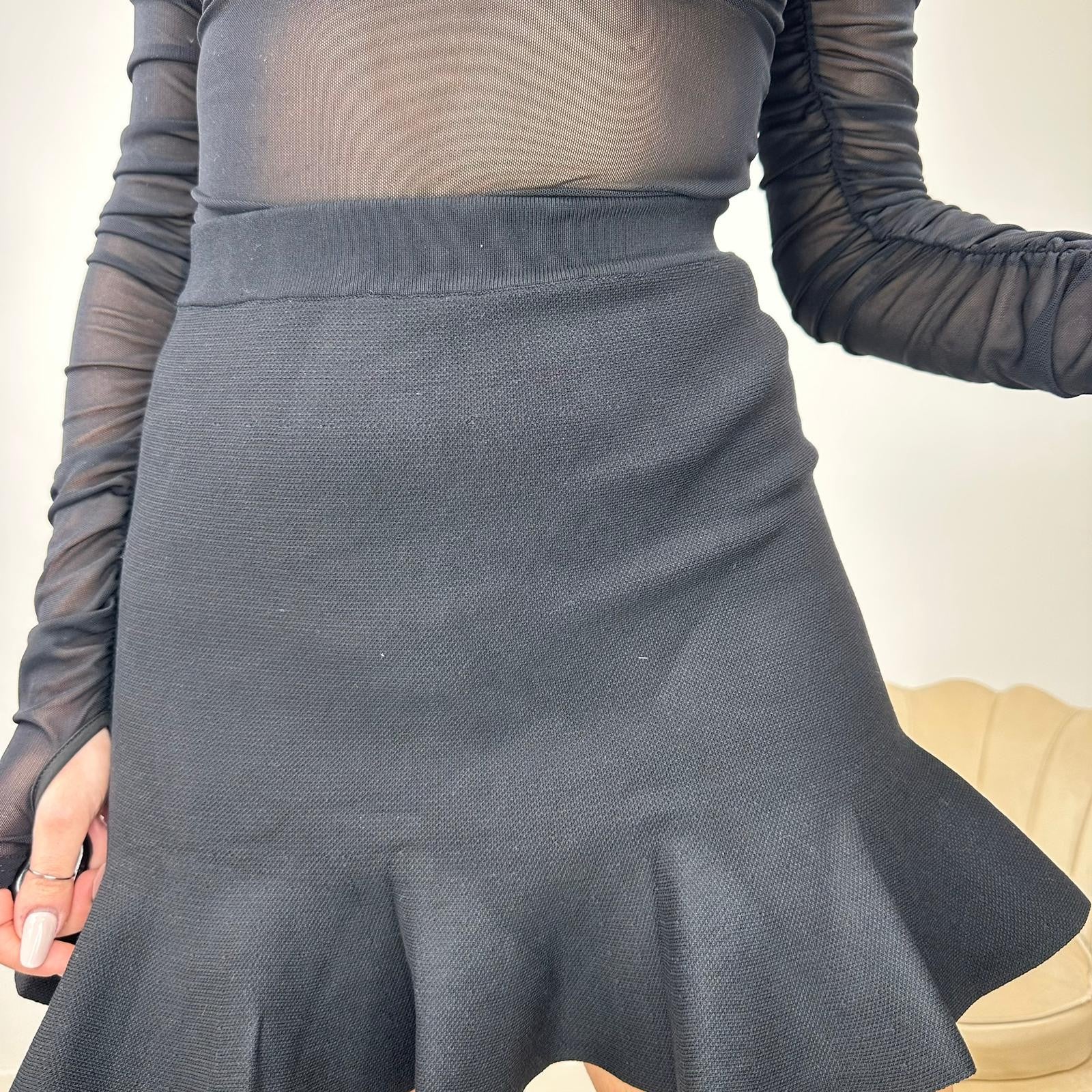 MINI GONNA CON VOLANT NERO