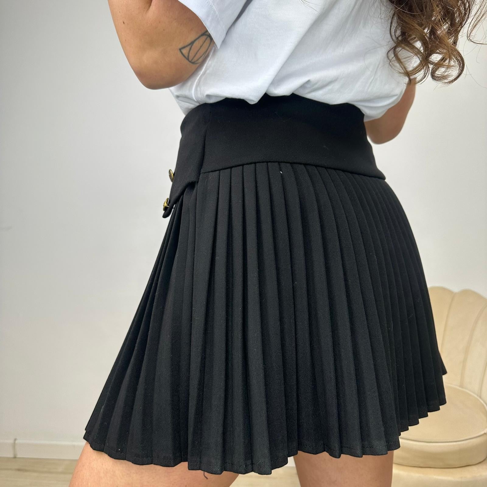 GONNA PLISSE' CON BOTTONI NERA