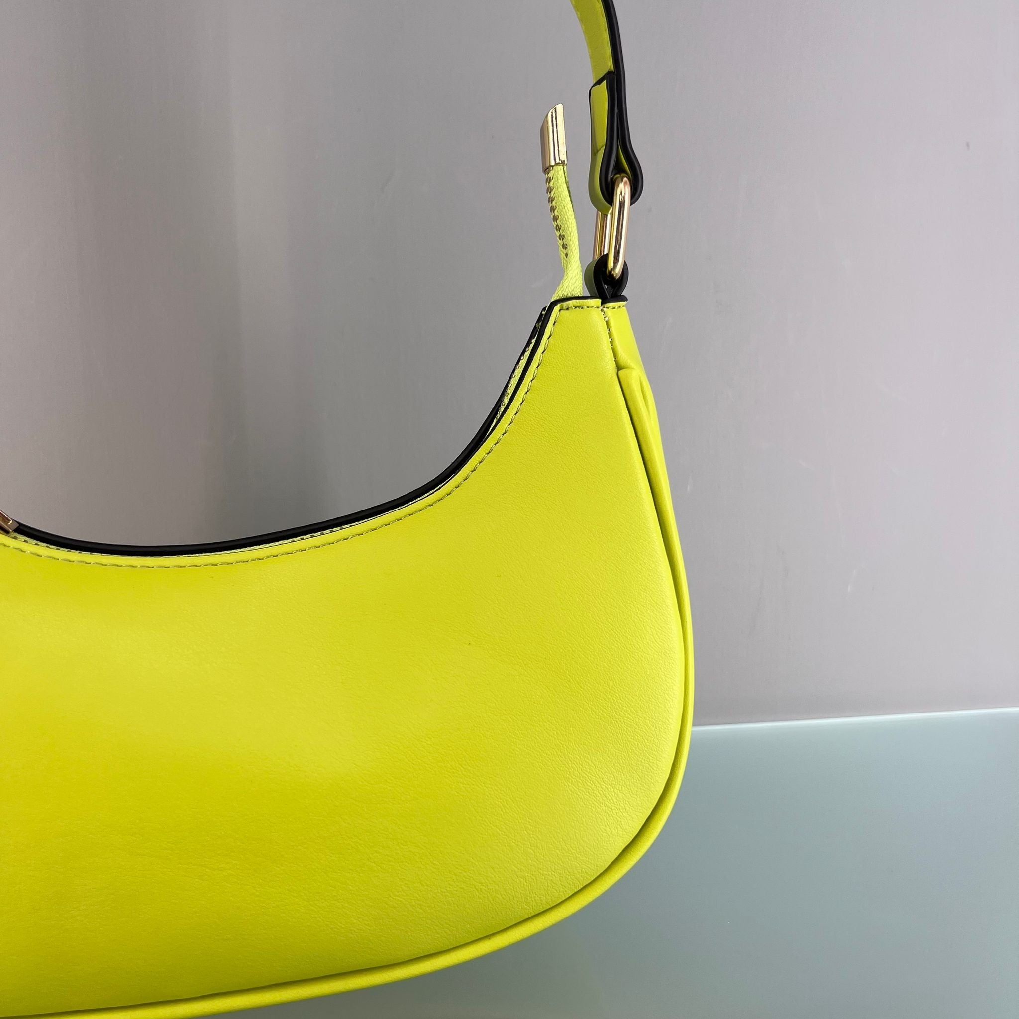 BORSA MEZZALUNA VERDE LIME