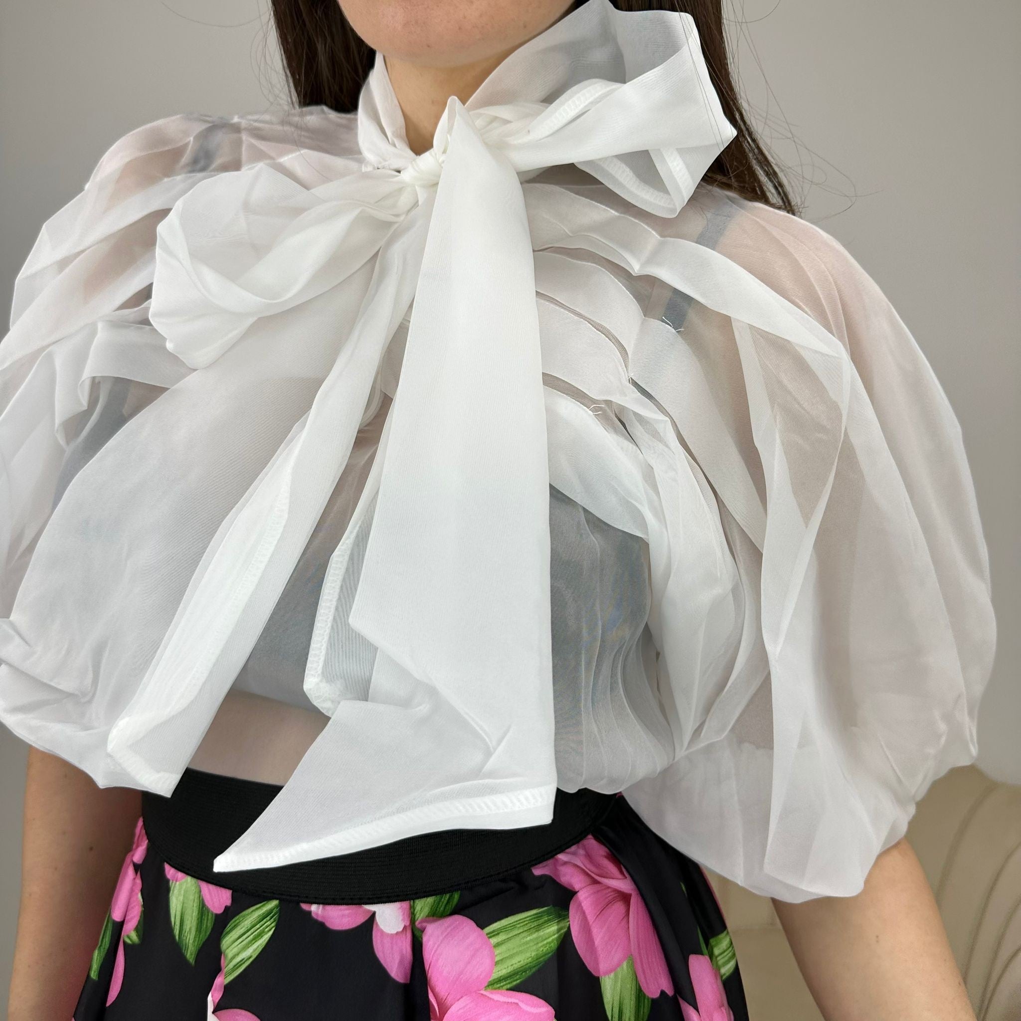 BLUSA CON FIOCCO BIANCO