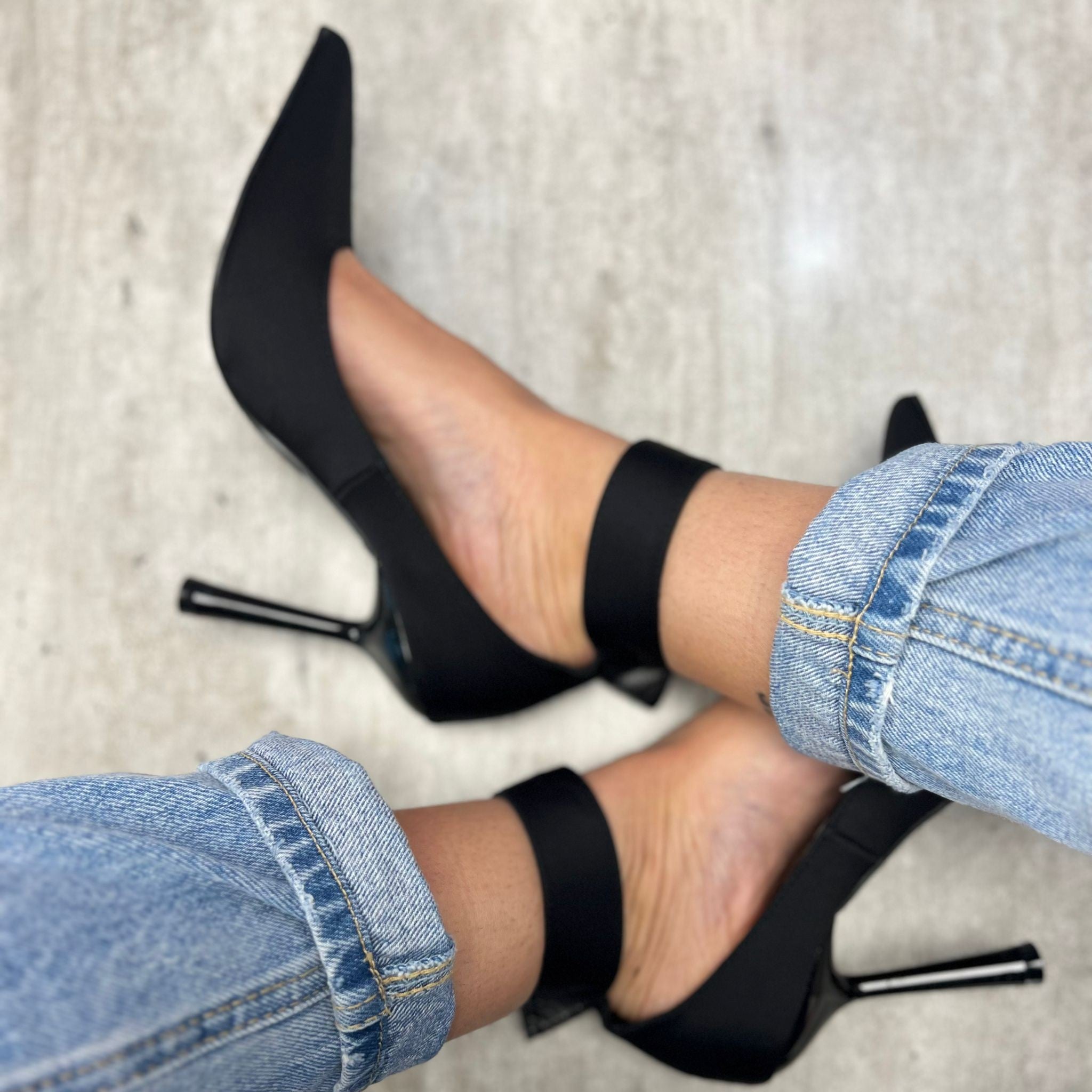 DÉCOLLETÉ CON CAVIGLIERA NERO