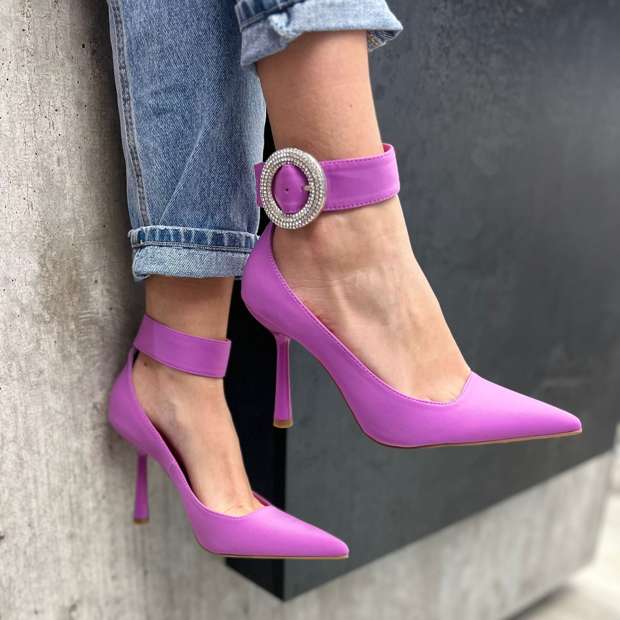 DÉCOLLETÉ CON CAVIGLIERA LILLA