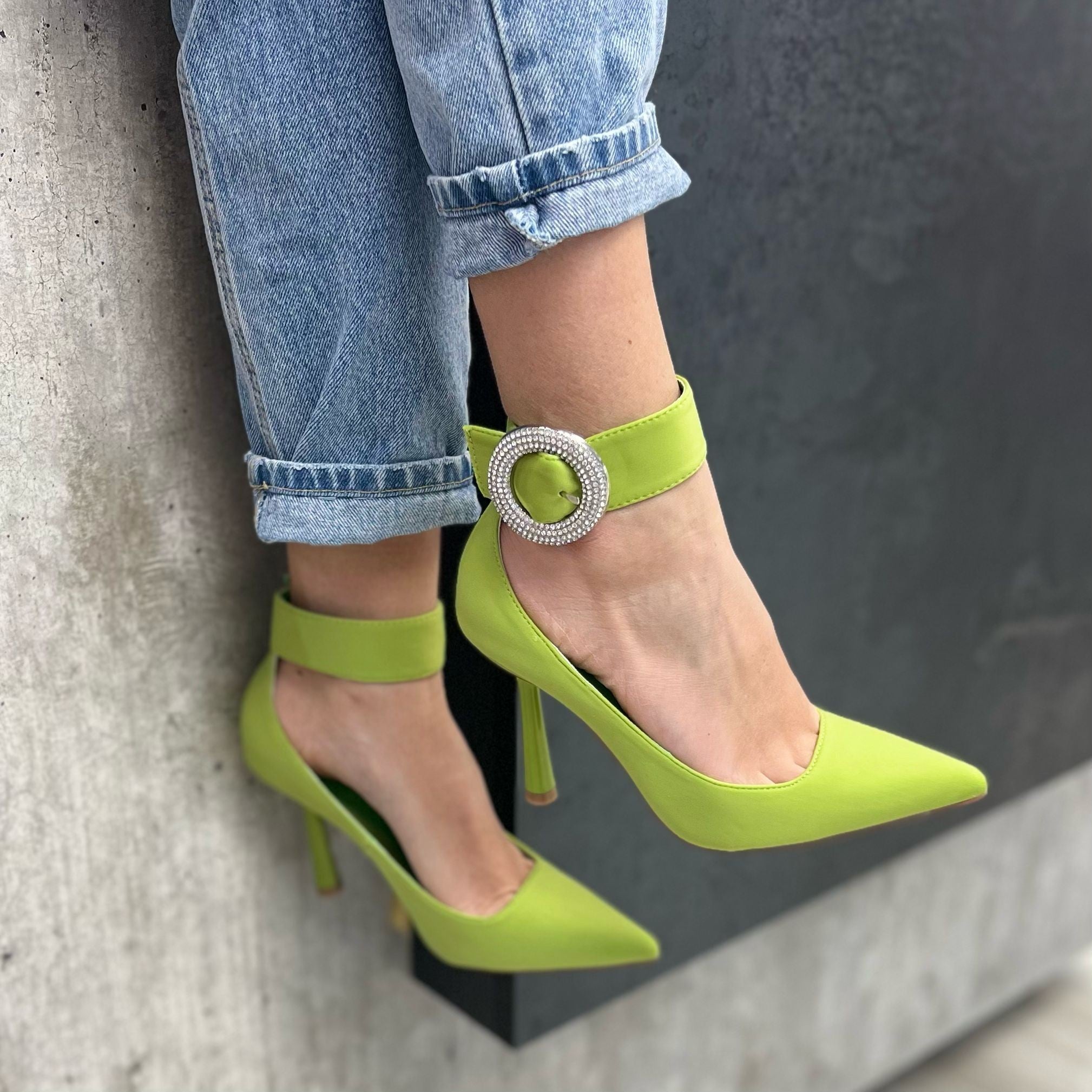 DÉCOLLETÉ CON CAVIGLIERA VERDE