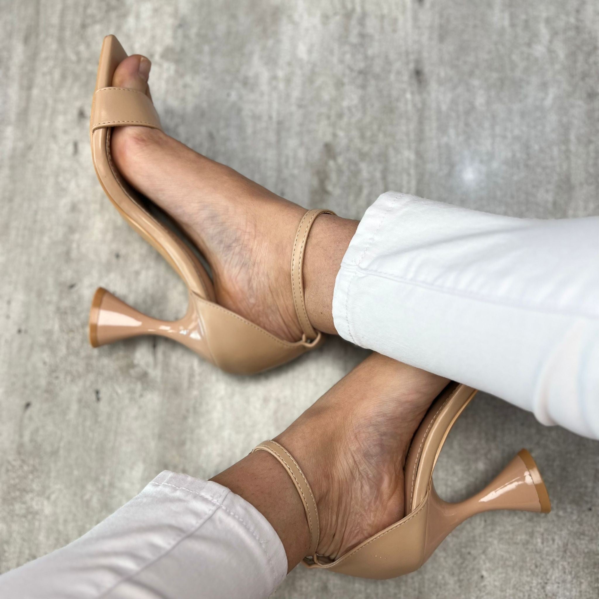 SANDALI CON TACCO STRUTTURATO NUDE