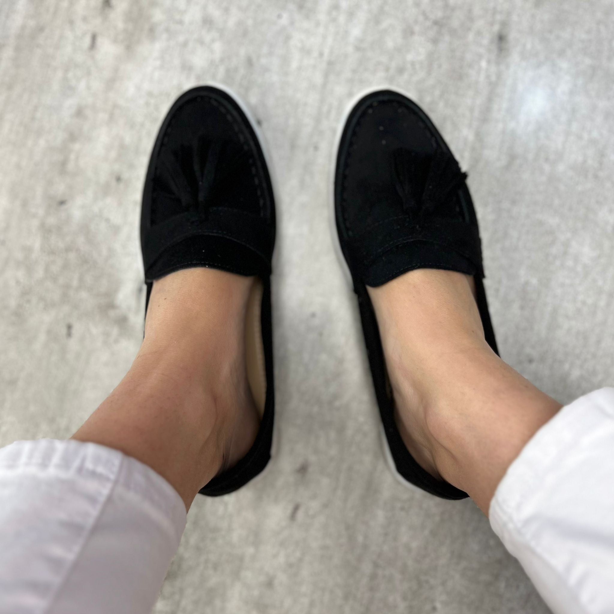 MOCASSINO CON NAPPINE NERO