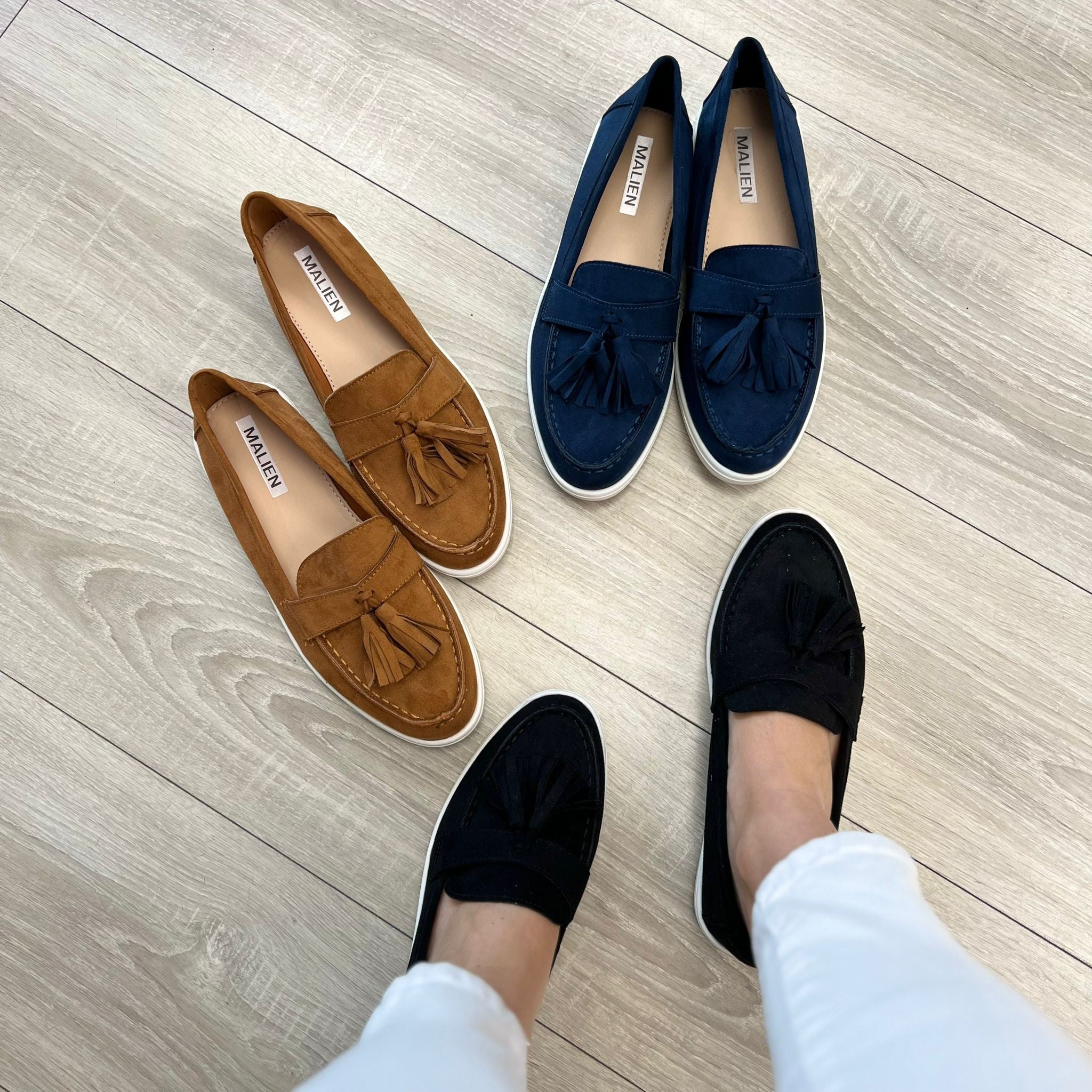 MOCASSINO CON NAPPINE NERO