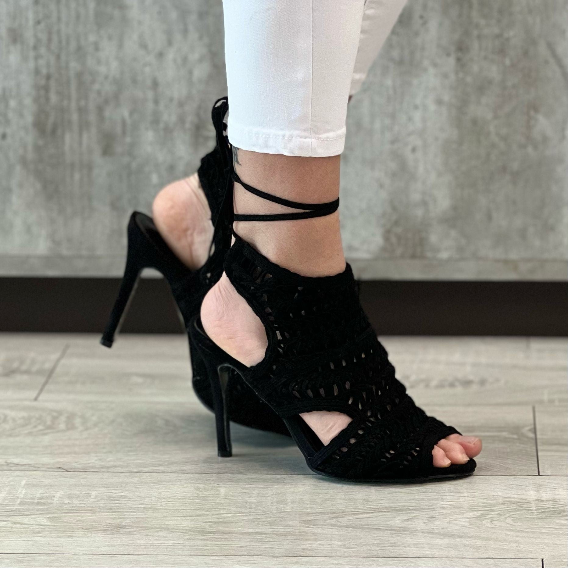 SANDALI UNCINETTO NERO