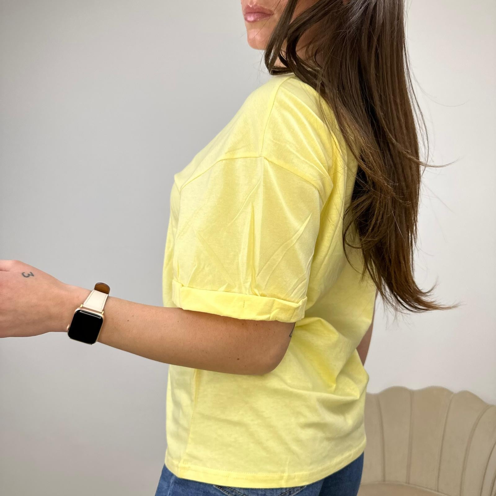 T-SHIRT BASIC CON RISVOLTO GIALLA