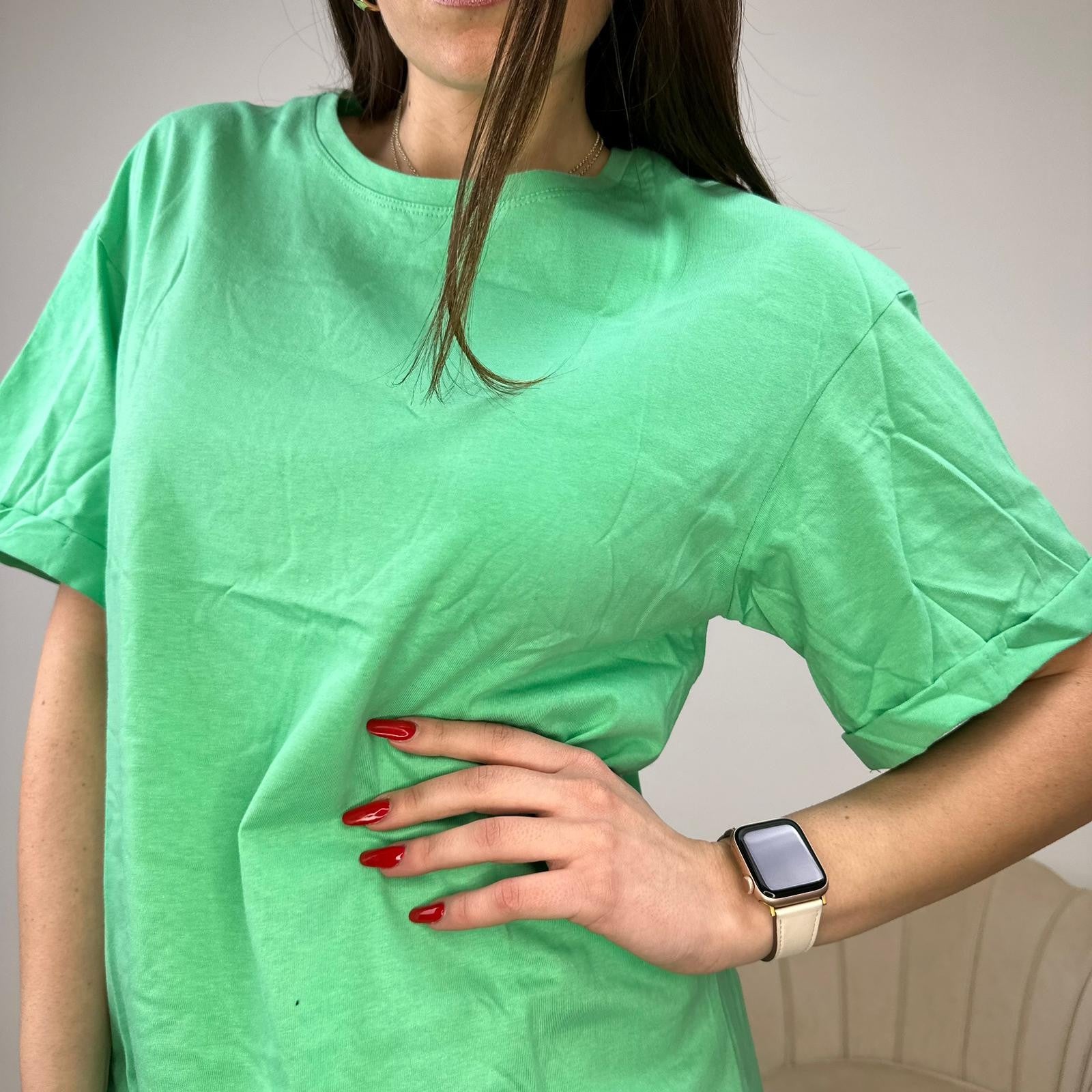 T-SHIRT BASIC CON RISVOLTO VERDE