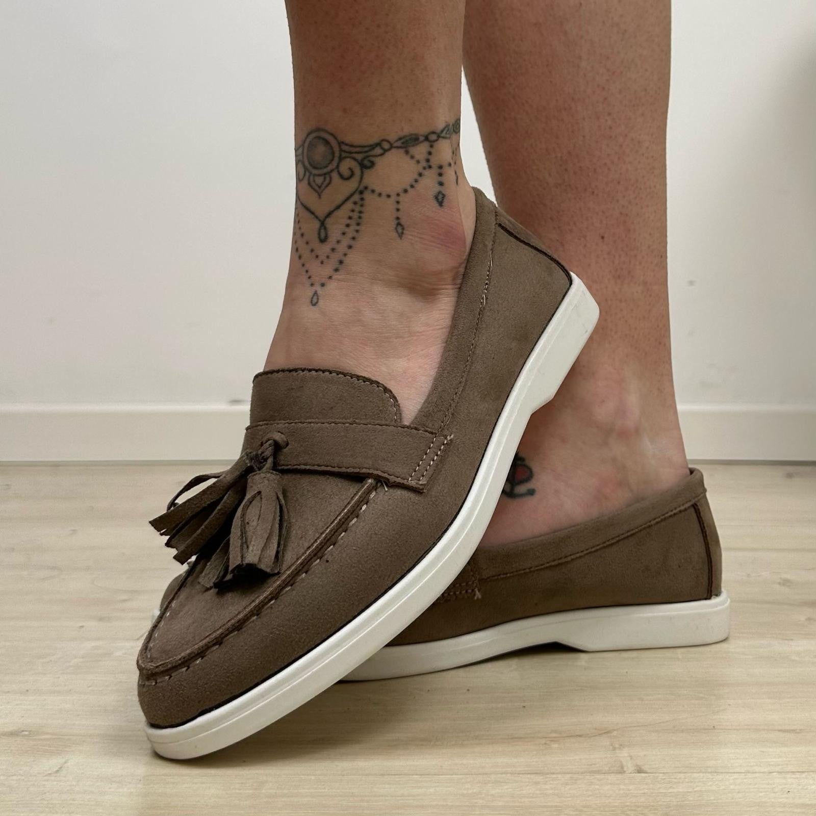 MOCASSINO CON NAPPINE BEIGE