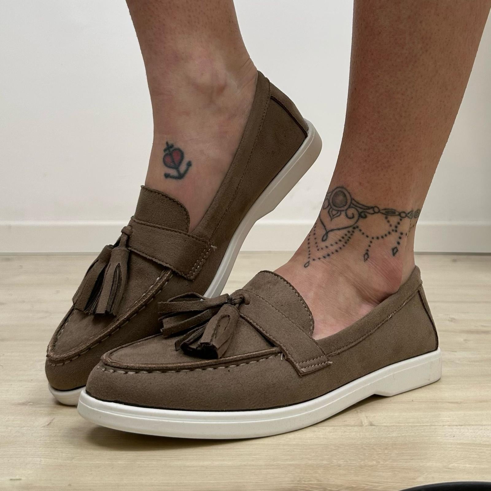 MOCASSINO CON NAPPINE BEIGE