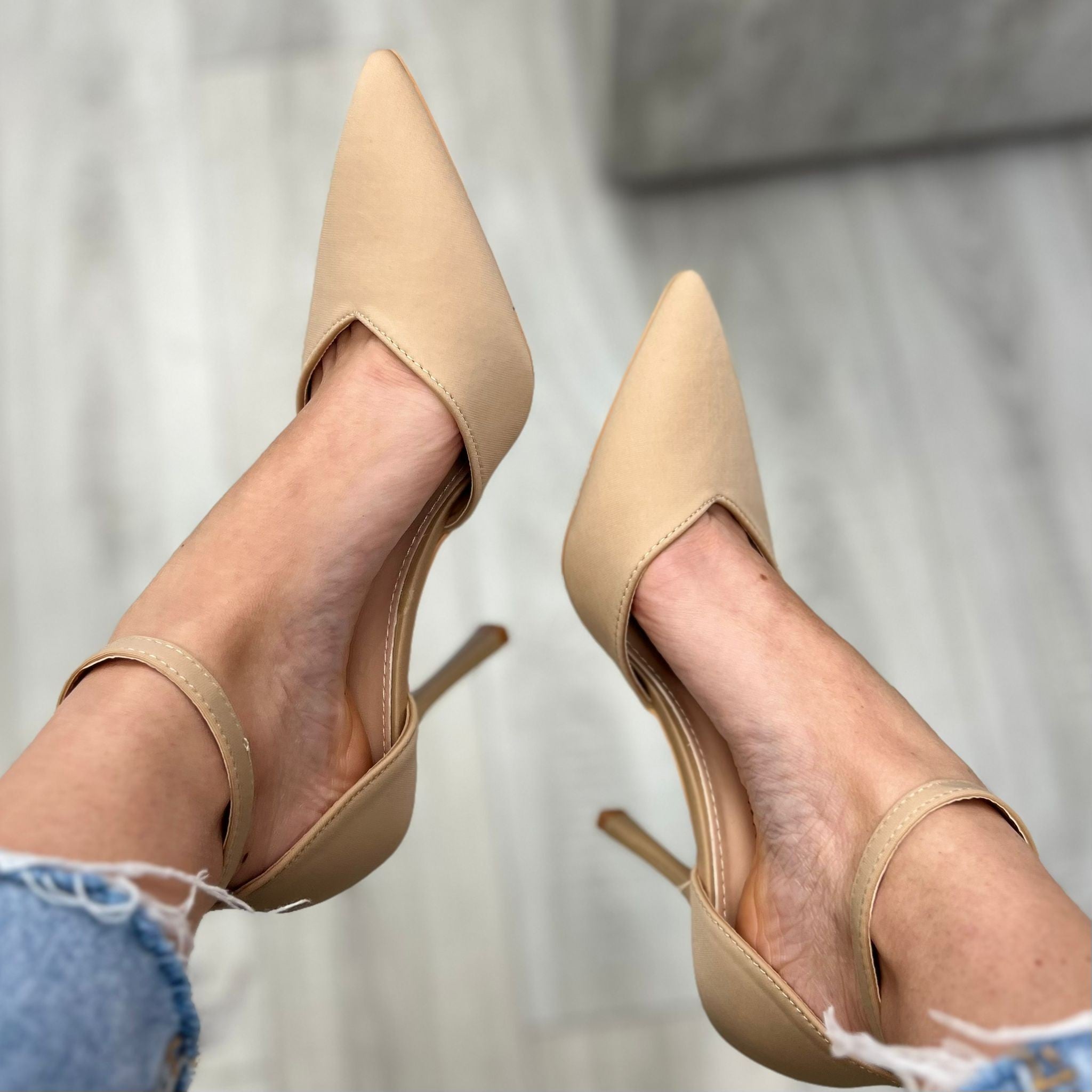 DéCOLLETé CON CAVIGLIERA BEIGE