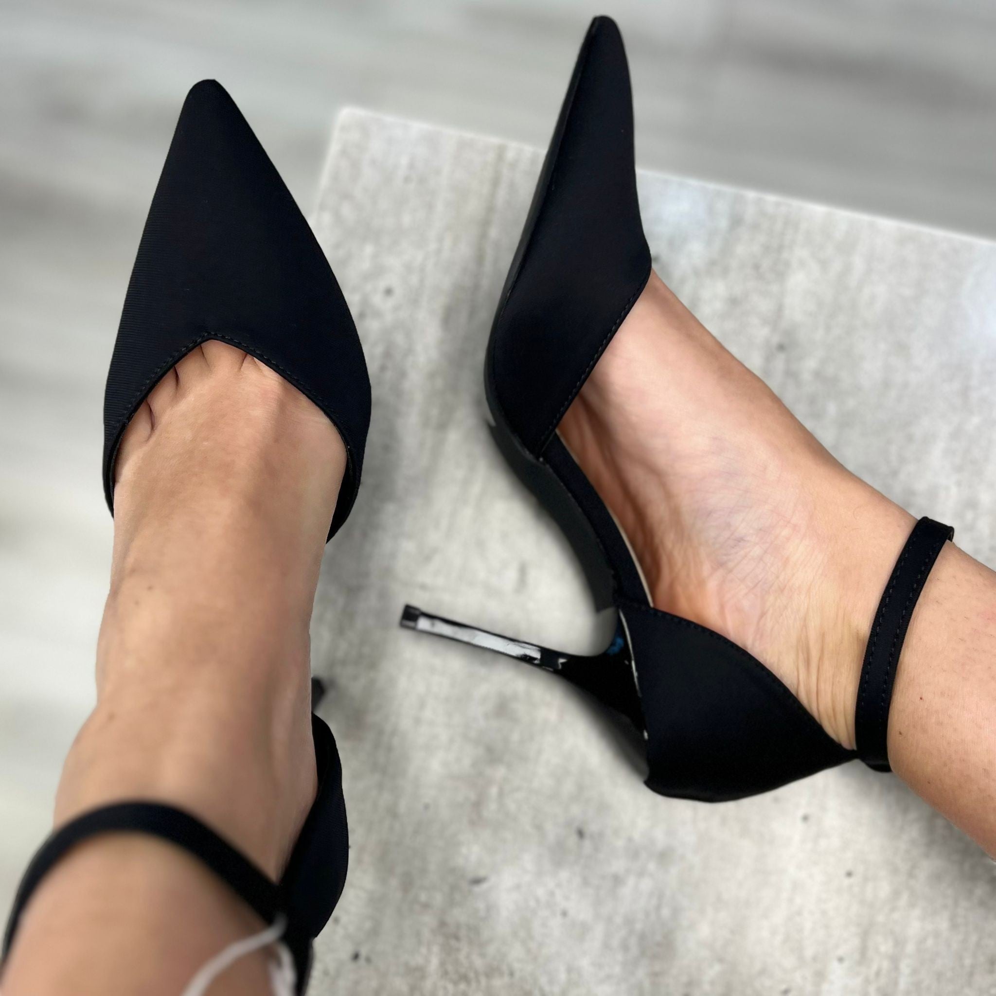 DéCOLLETé CON CAVIGLIERA NERO