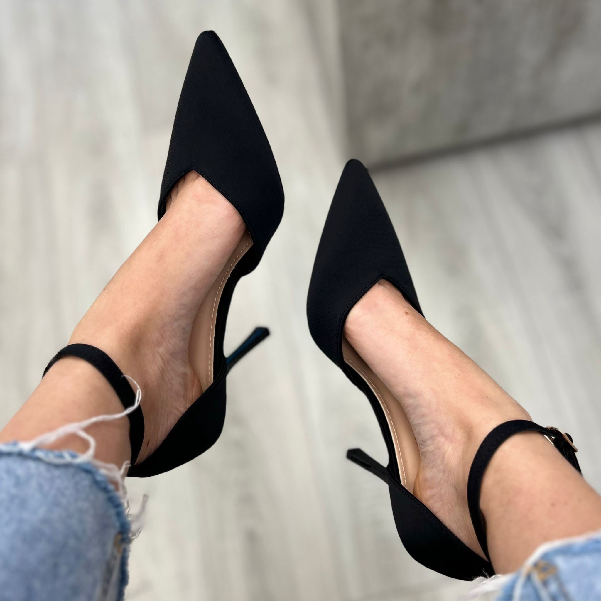 DéCOLLETé CON CAVIGLIERA NERO