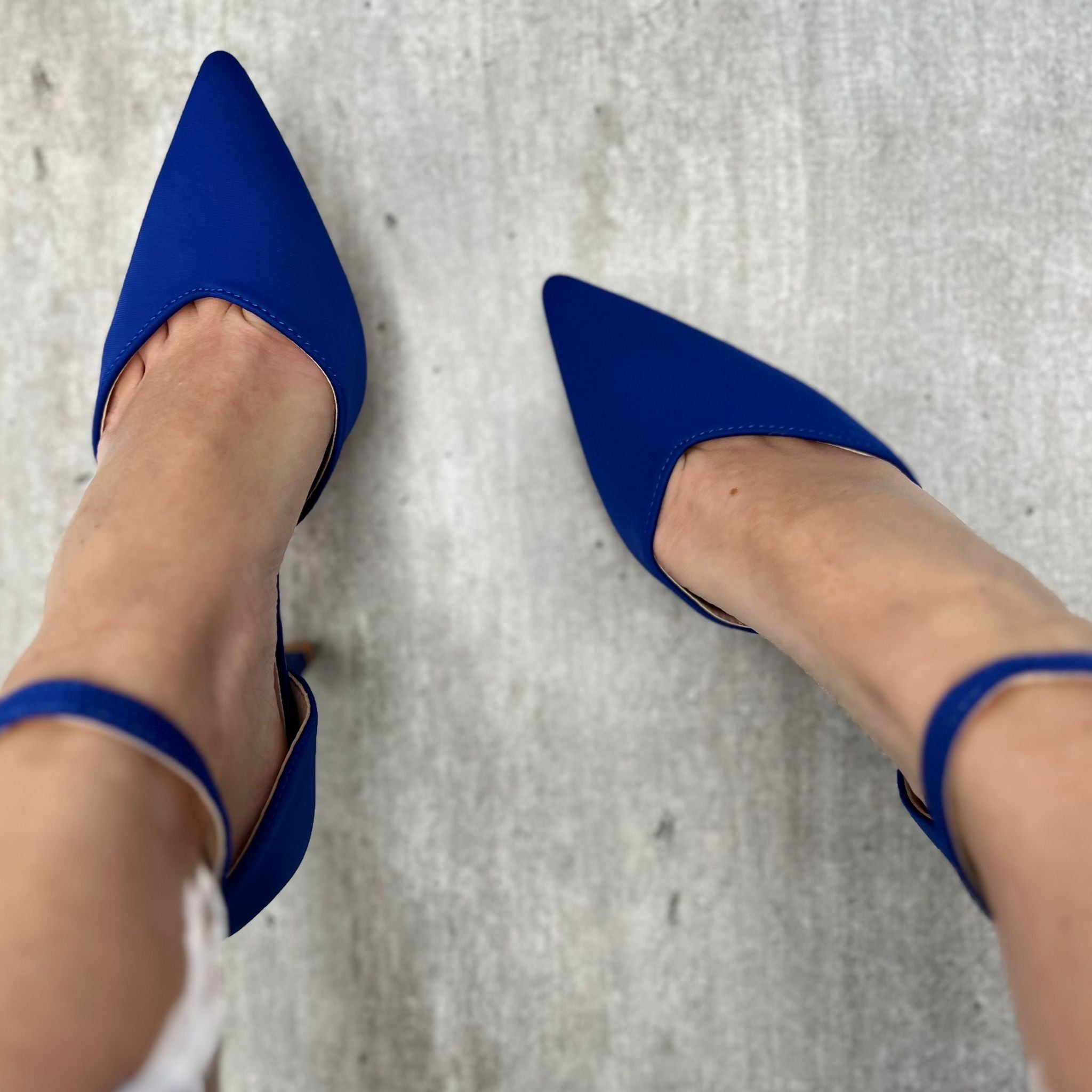 DéCOLLETé CON CAVIGLIERA BLU