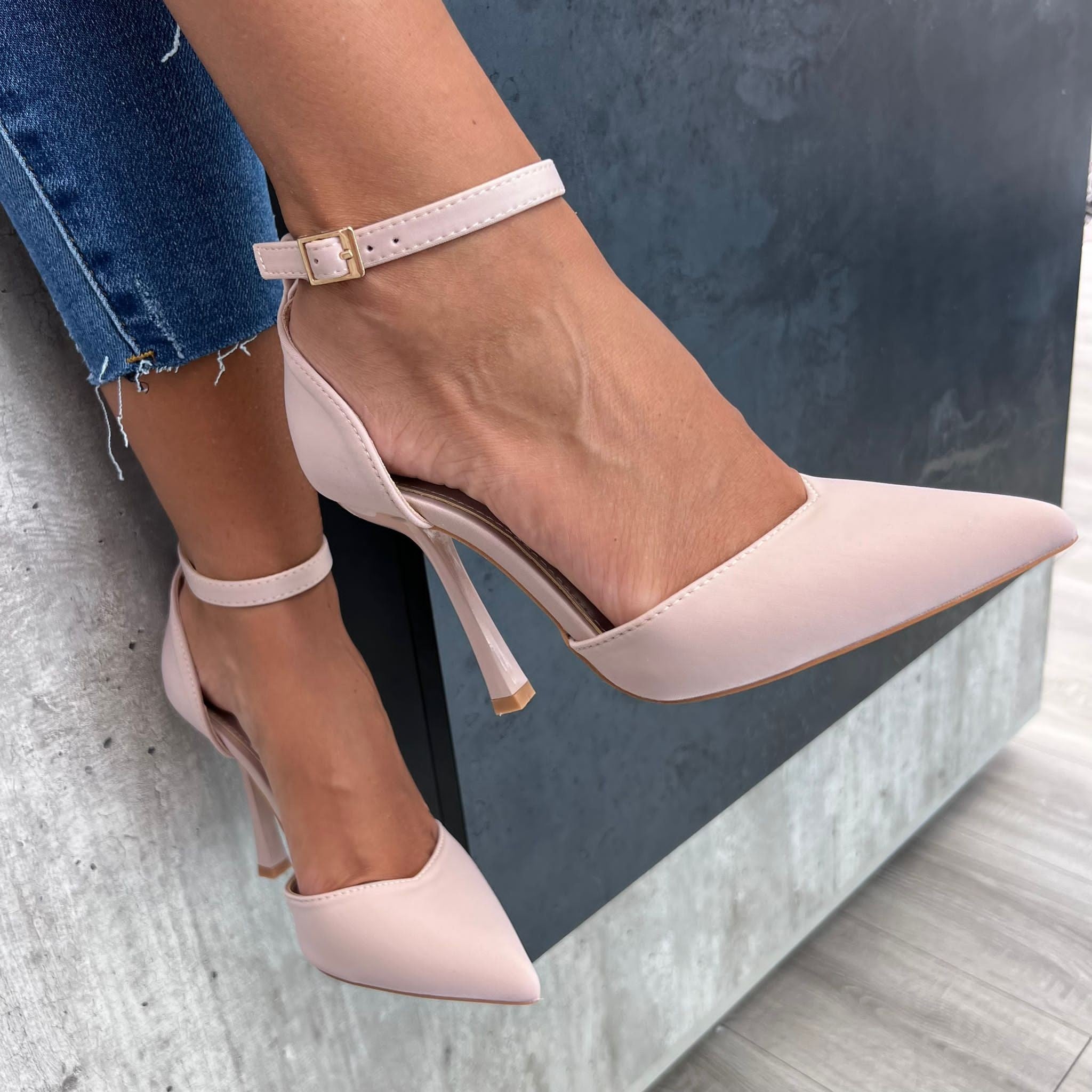 DèCOLLETè YLENIA NUDE