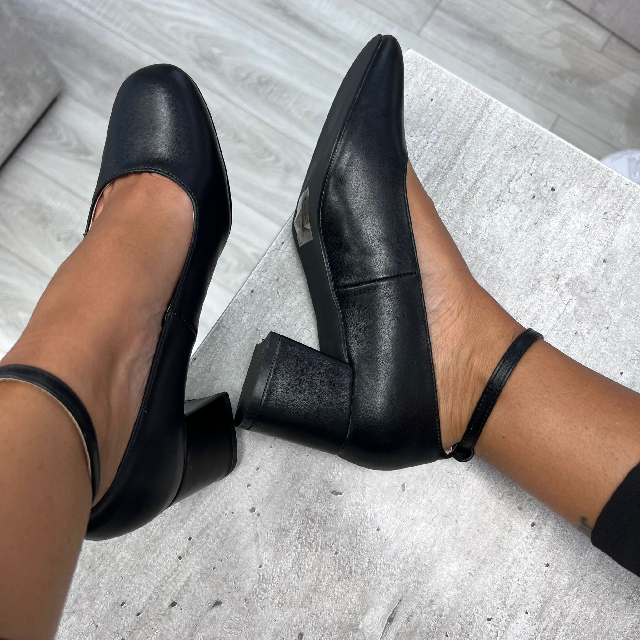 DèCOLLETè BLANCO NERO