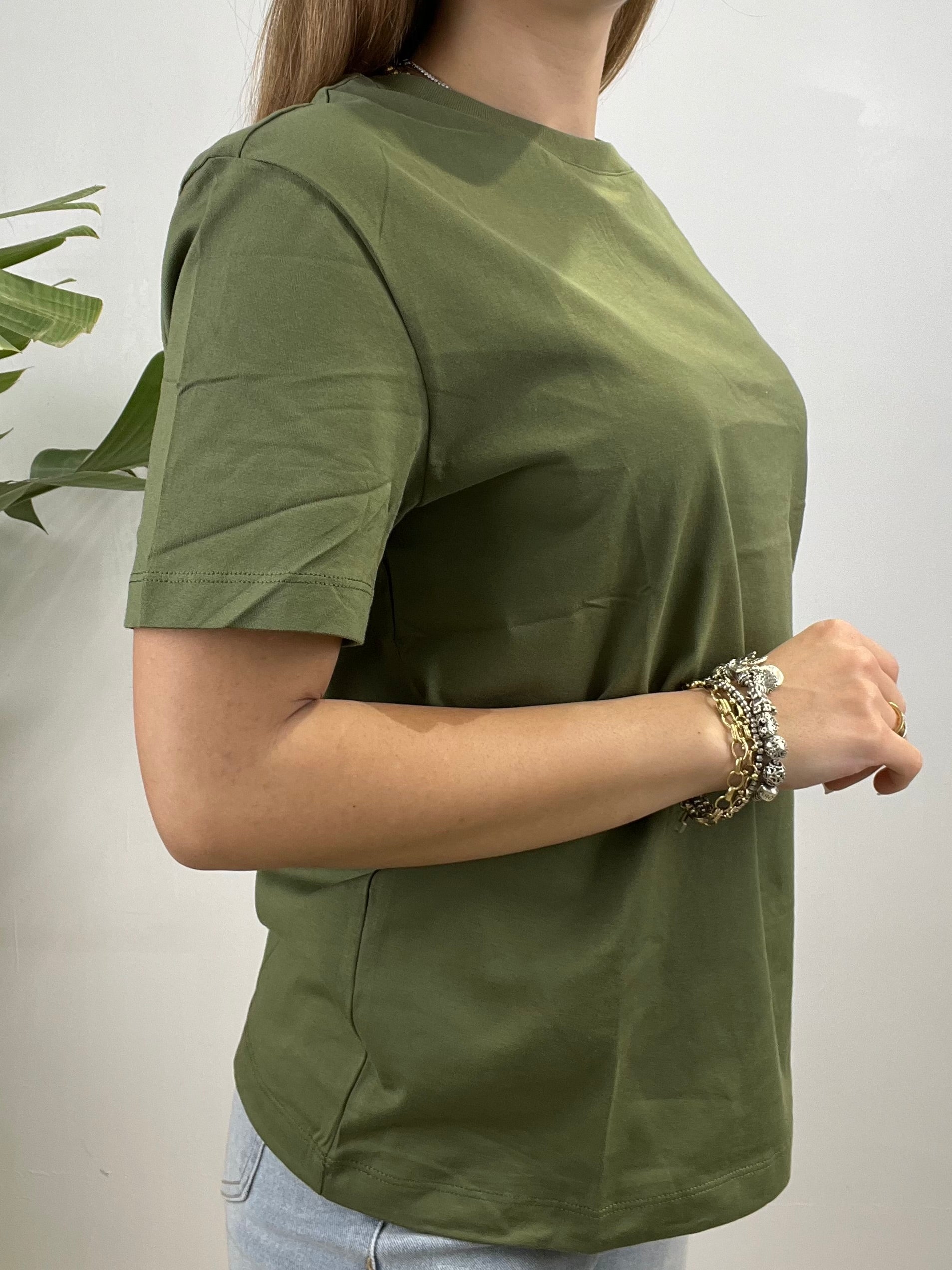 T-SHIRT BASIC LUMINA VERDE
