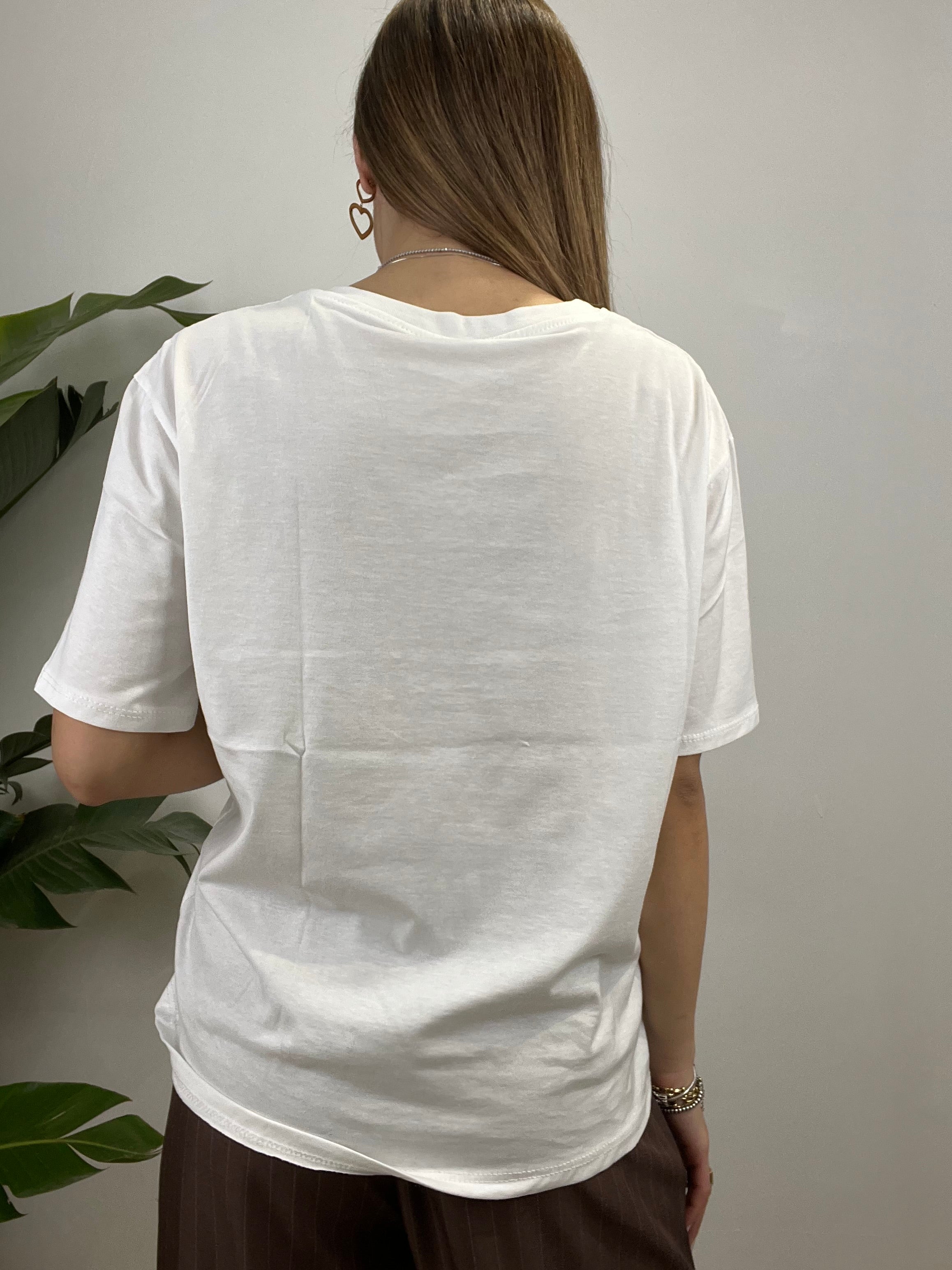 T-SHIRT CON BASSOTTO