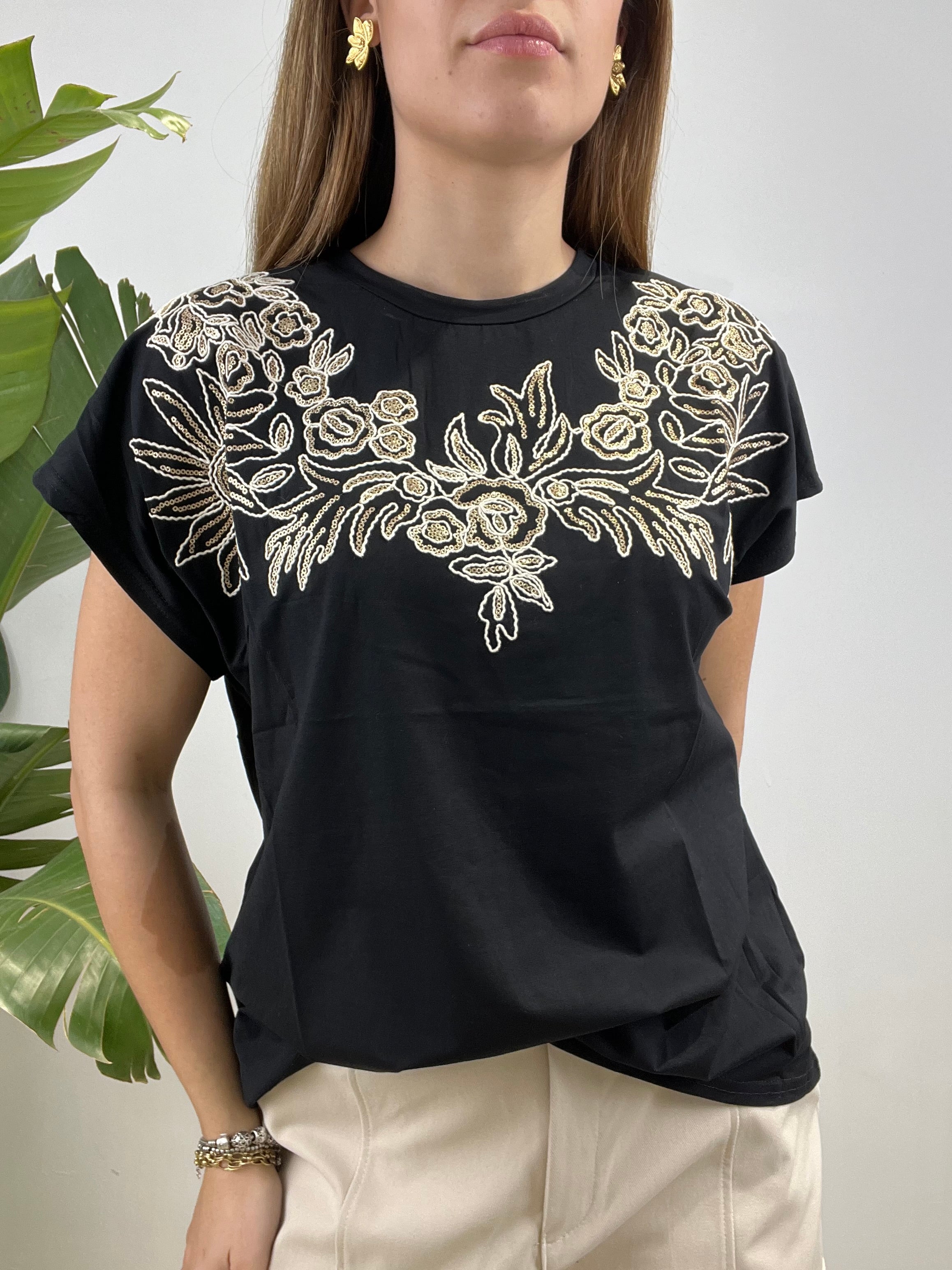 T-SHIRT RICAMATA NERA