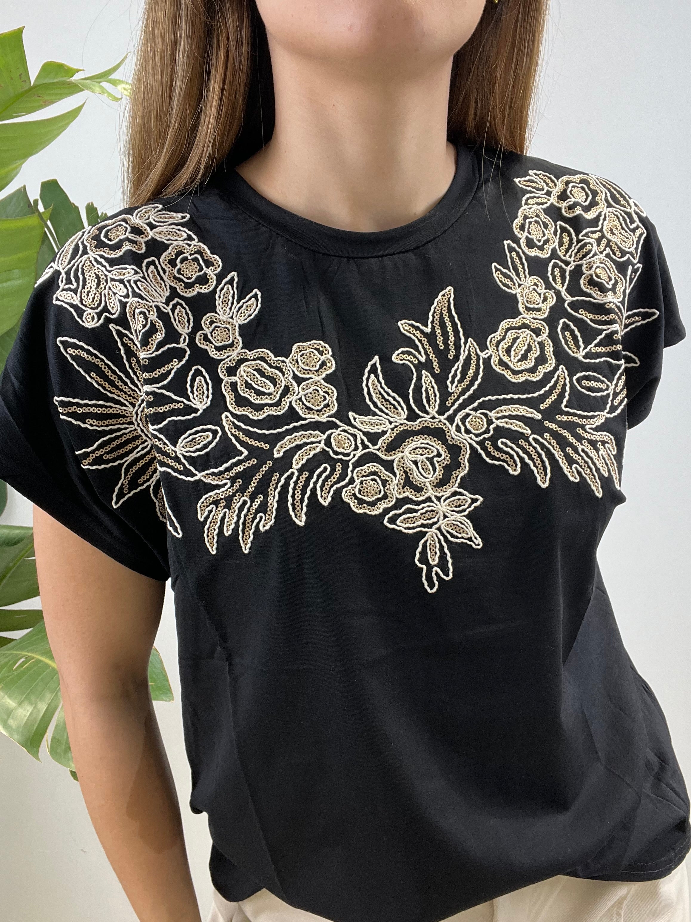 T-SHIRT RICAMATA NERA