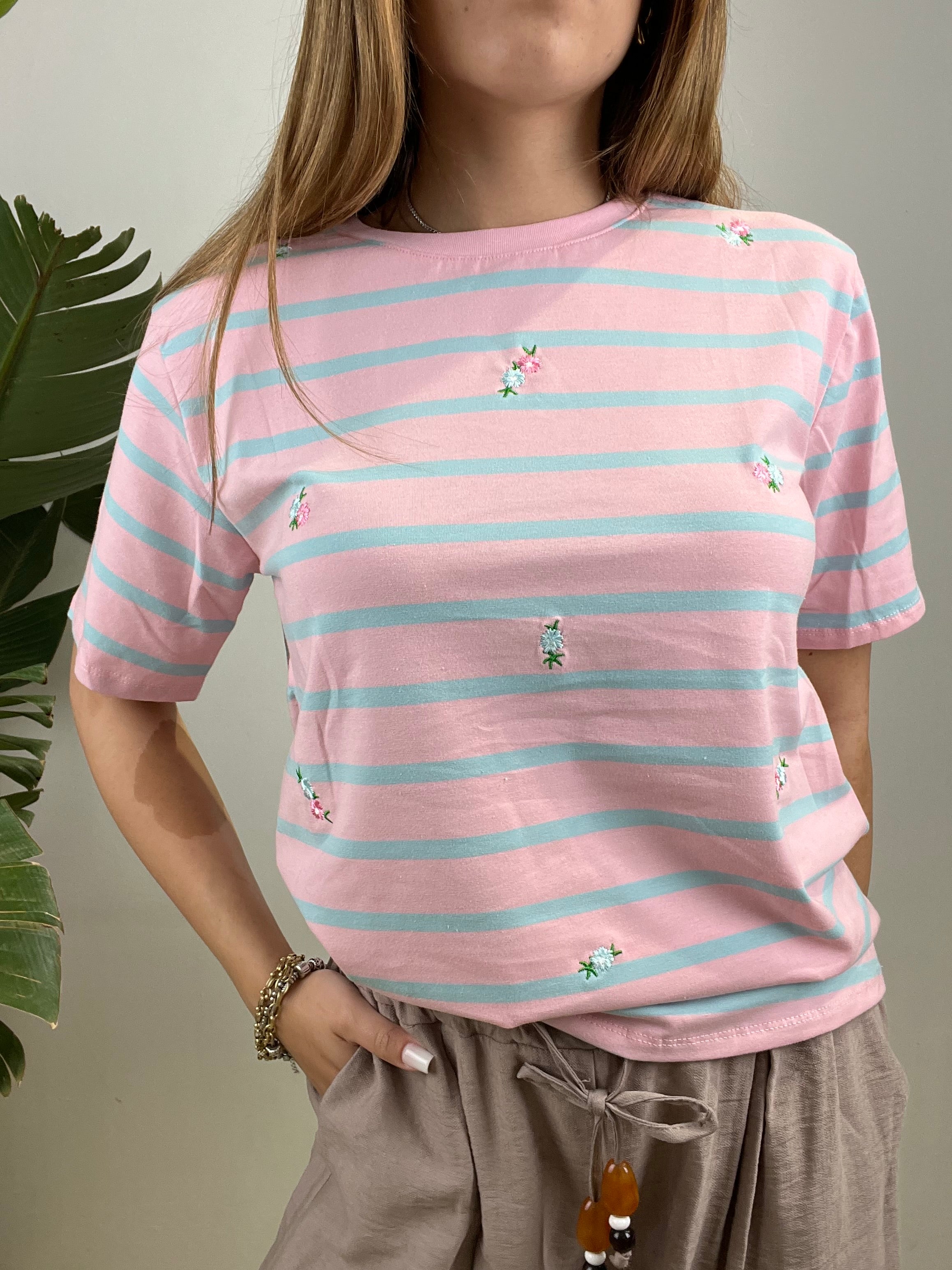 T-SHIRT RIGHE FIORELLINI ROSA CON VERDE ACQUA
